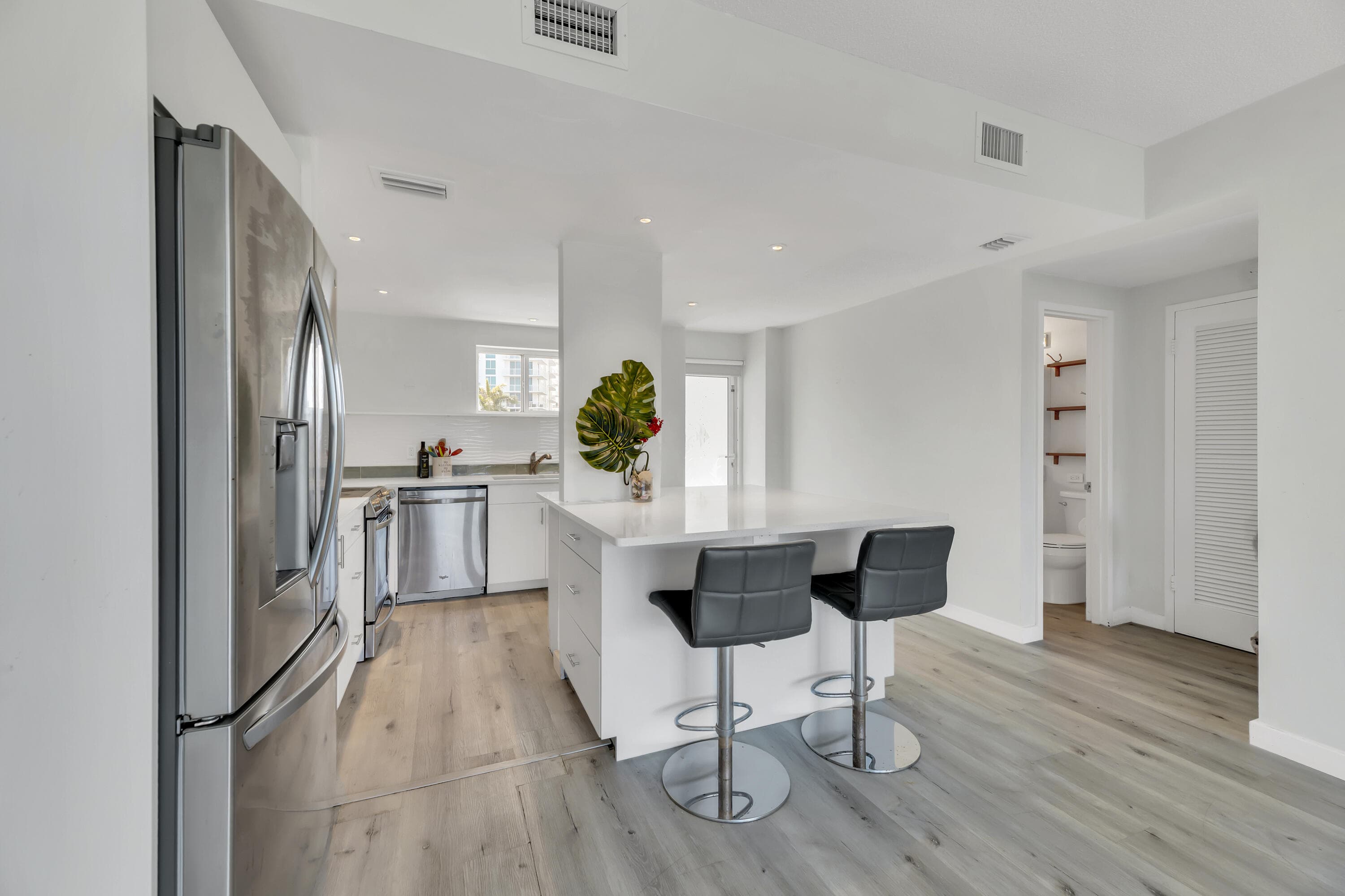 2840 N Ocean Boulevard 308, Fort Lauderdale, FL 33308 — photo 8 of 21