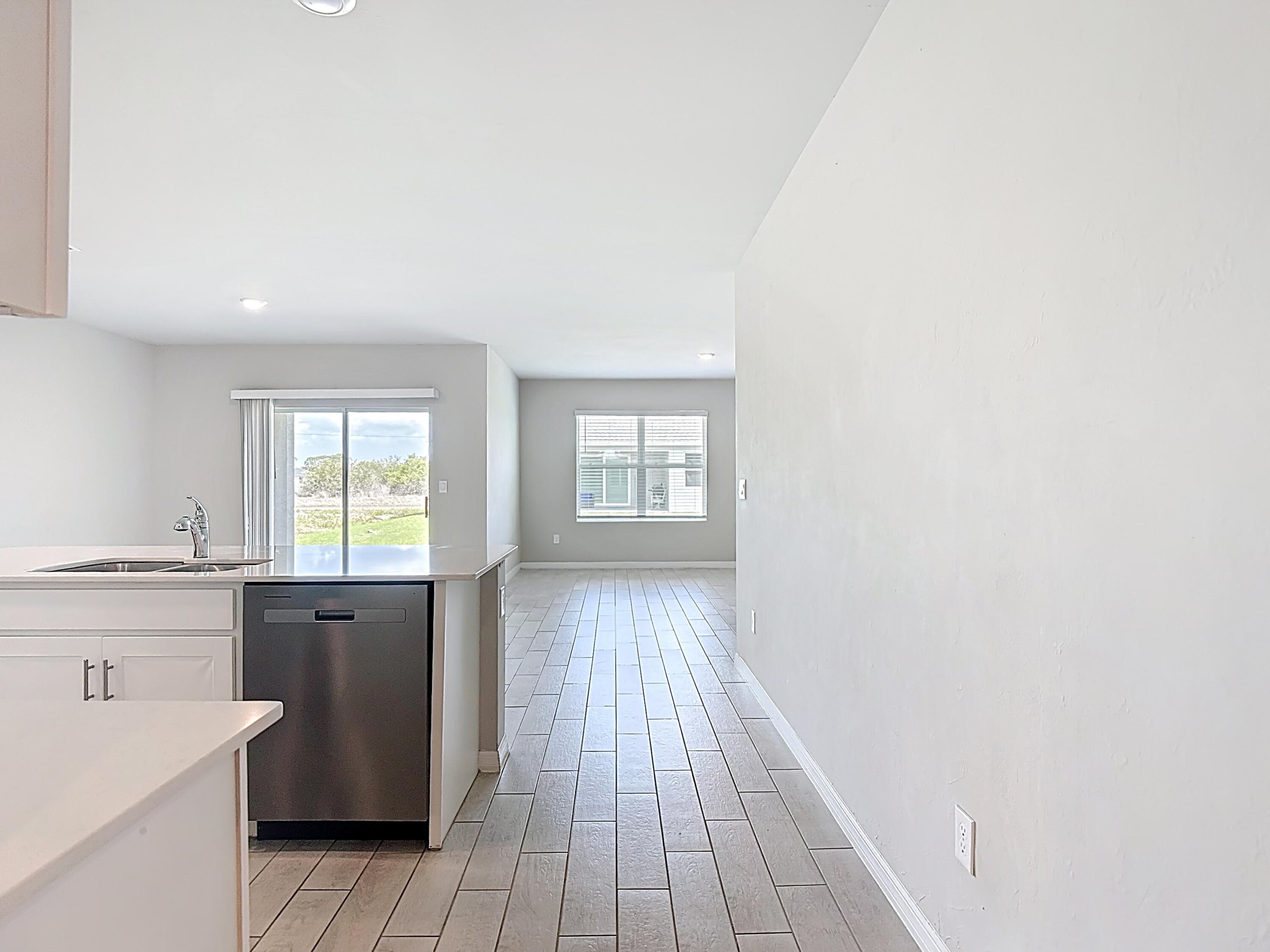 524 W Glendale Avenue, LaBelle, FL 33935 — photo 8 of 25