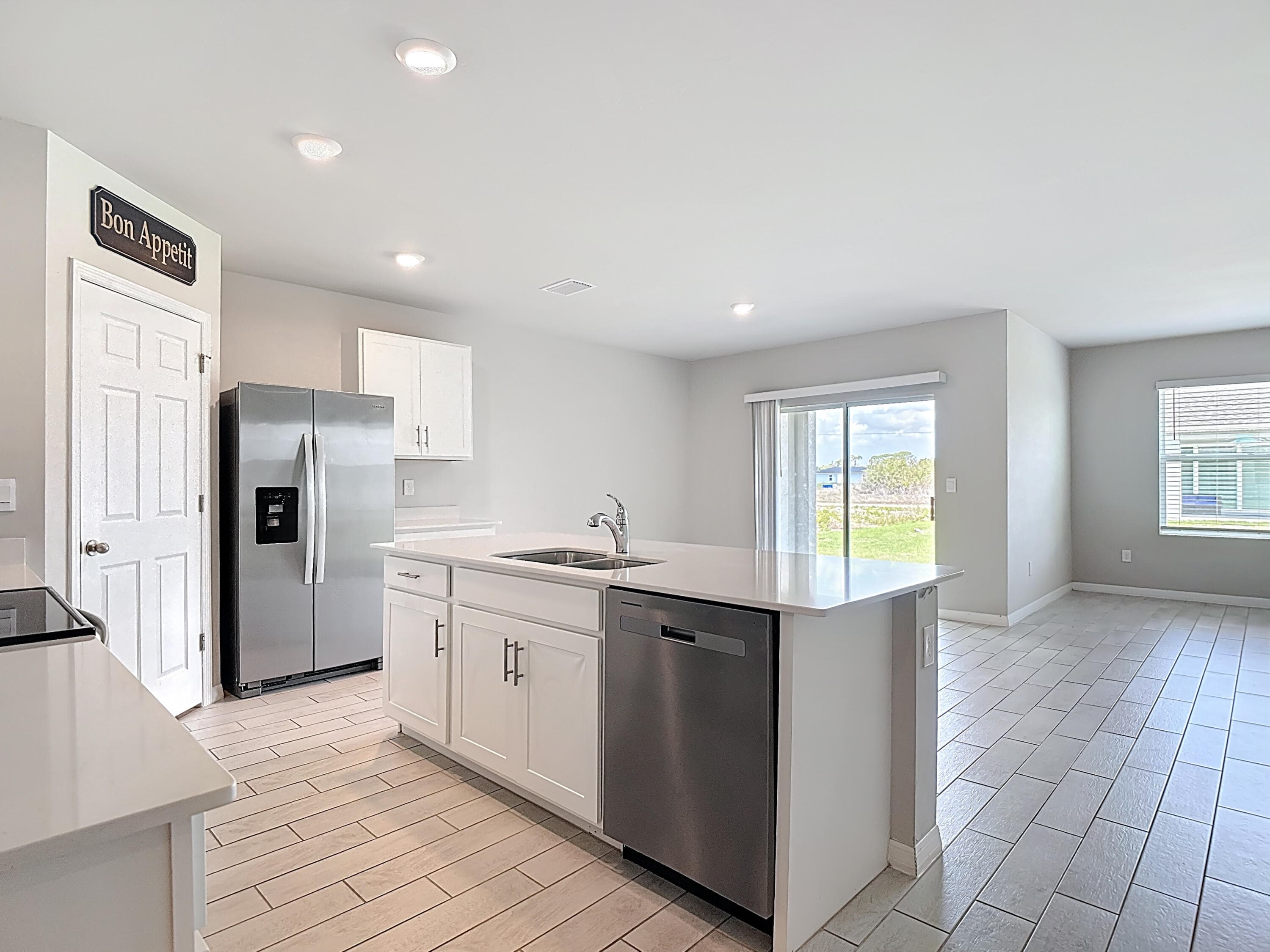 524 W Glendale Avenue, LaBelle, FL 33935 — photo 9 of 25