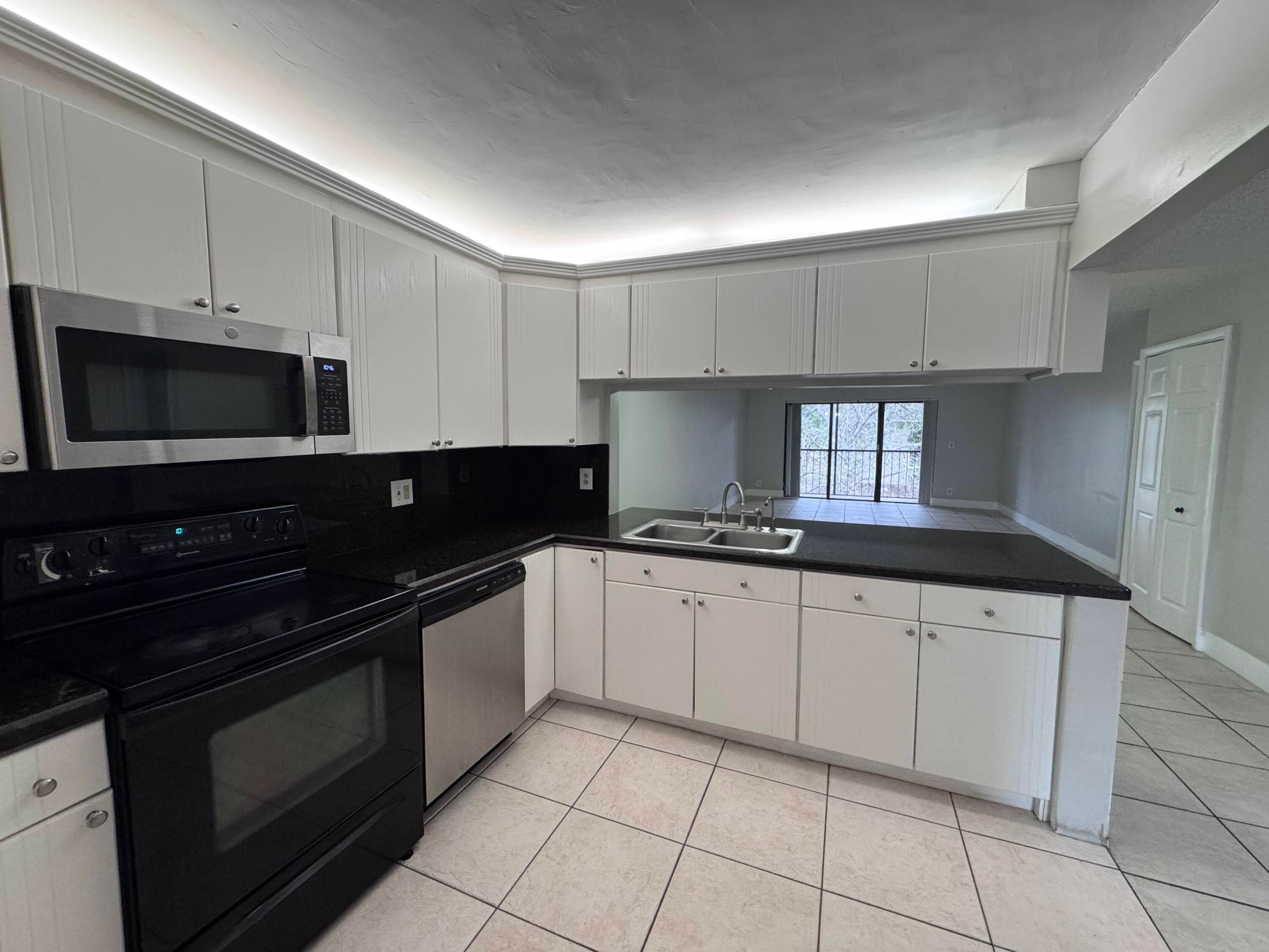 193 Lakeview Drive 205, Weston, FL 33326 — photo 5 of 23