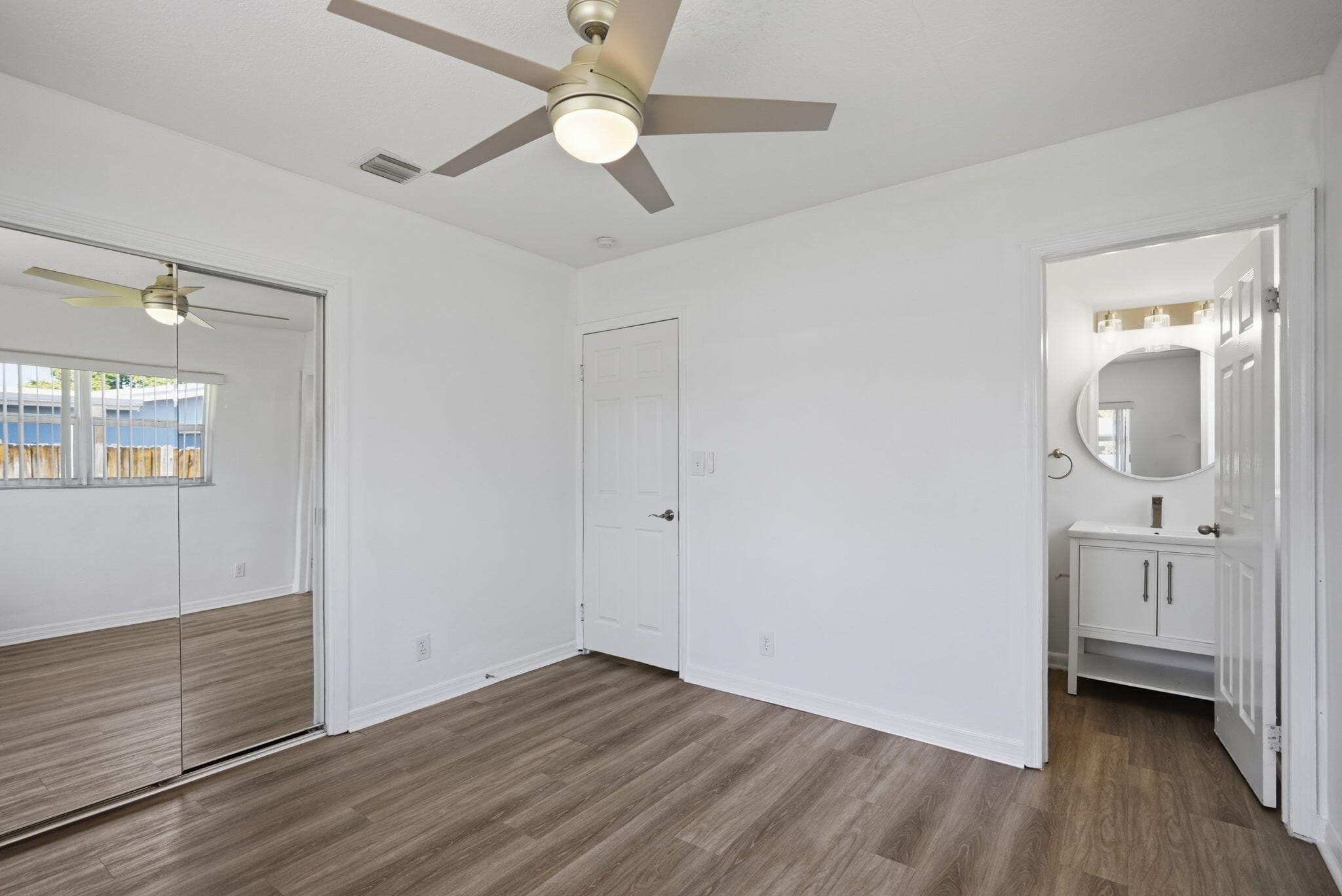 4630 NE 3rd Terrace, Oakland Park, FL 33334 — photo 15 of 25