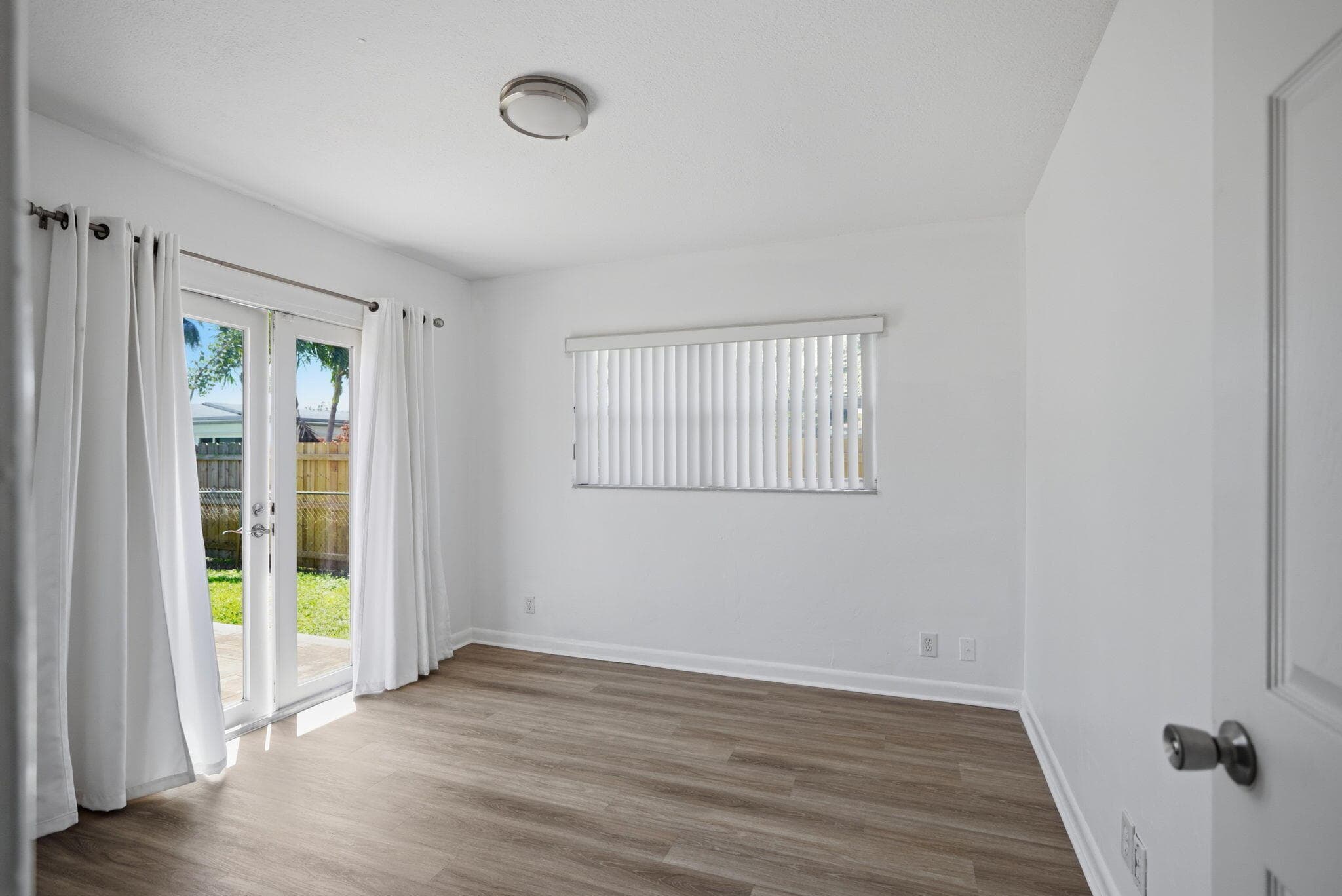4630 NE 3rd Terrace, Oakland Park, FL 33334 — photo 17 of 25