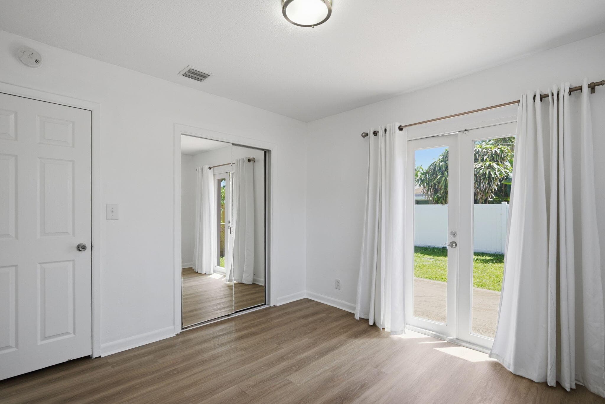 4630 NE 3rd Terrace, Oakland Park, FL 33334 — photo 2 of 25