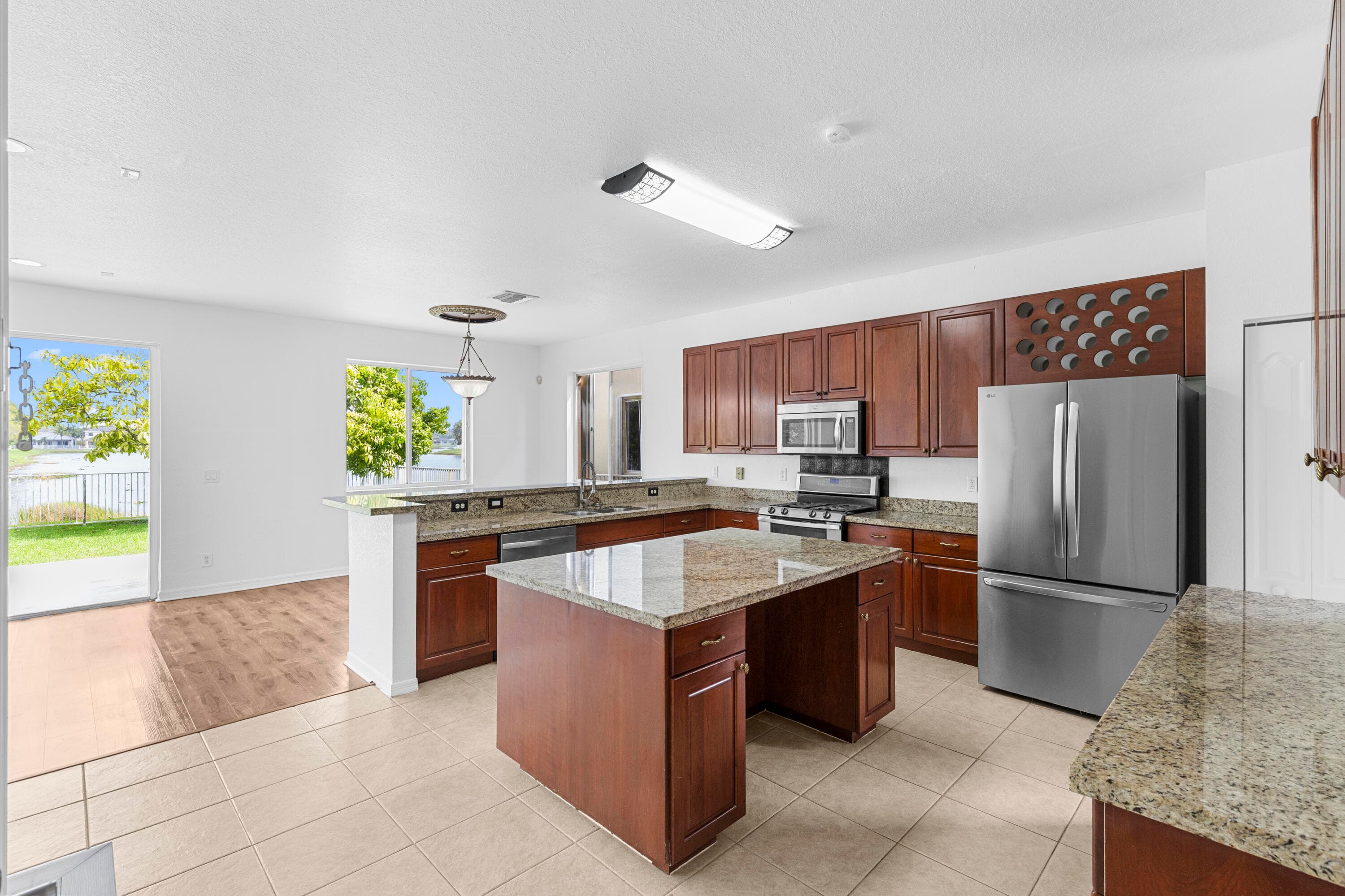 19389 SW 64th Street, Pembroke Pines, FL 33332 — photo 5 of 82