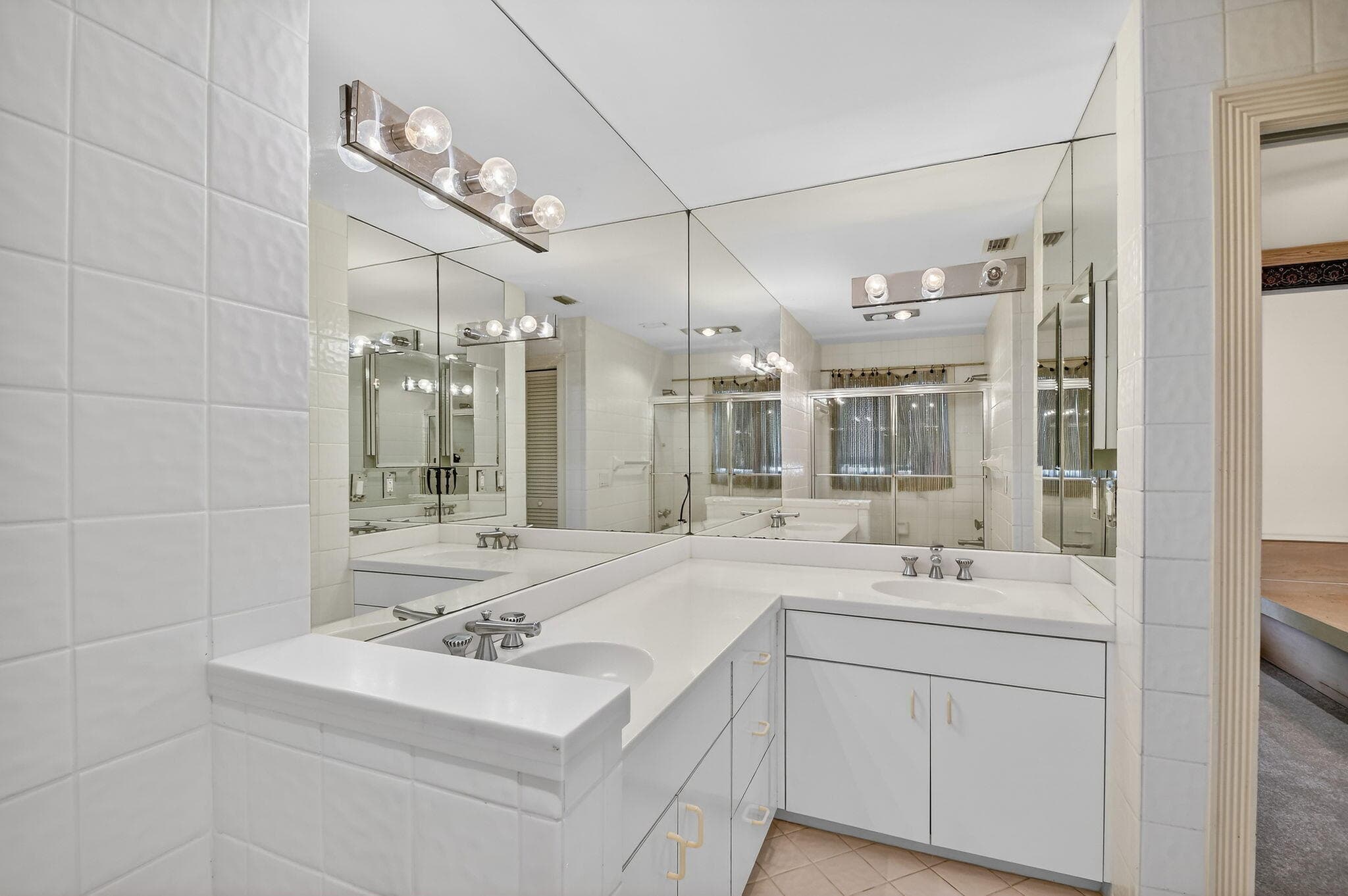 2410 Embassy Drive, West Palm Beach, FL 33401 — photo 30 of 42