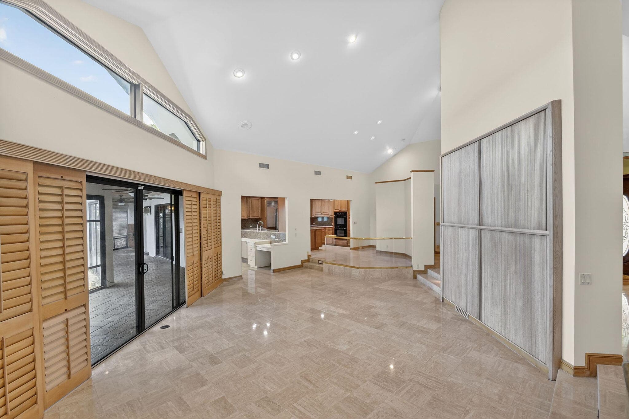 2410 Embassy Drive, West Palm Beach, FL 33401 — photo 13 of 42