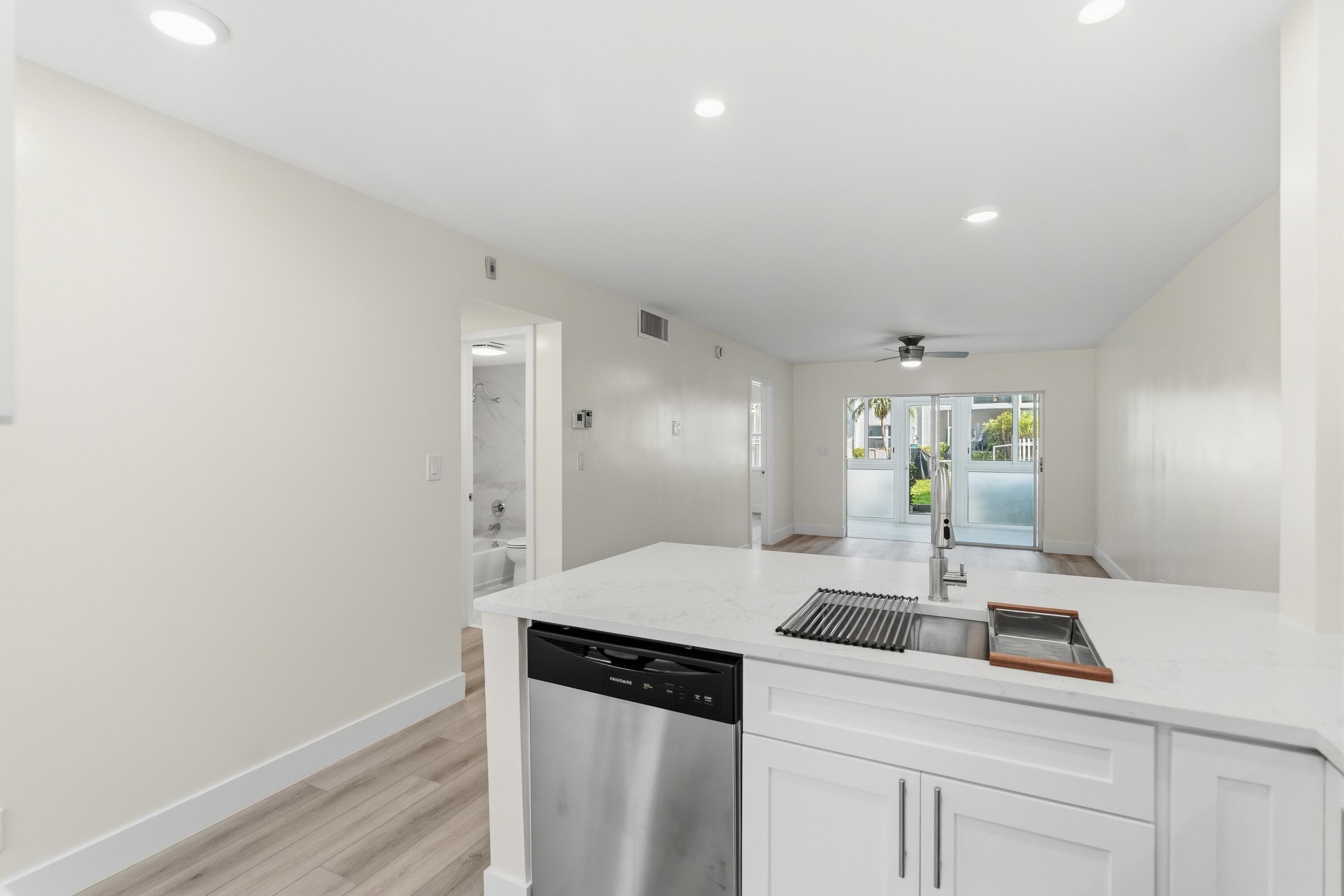 1461 S Ocean Boulevard 106, Lauderdale-By-The-Sea, FL 33062 — photo 34 of 86