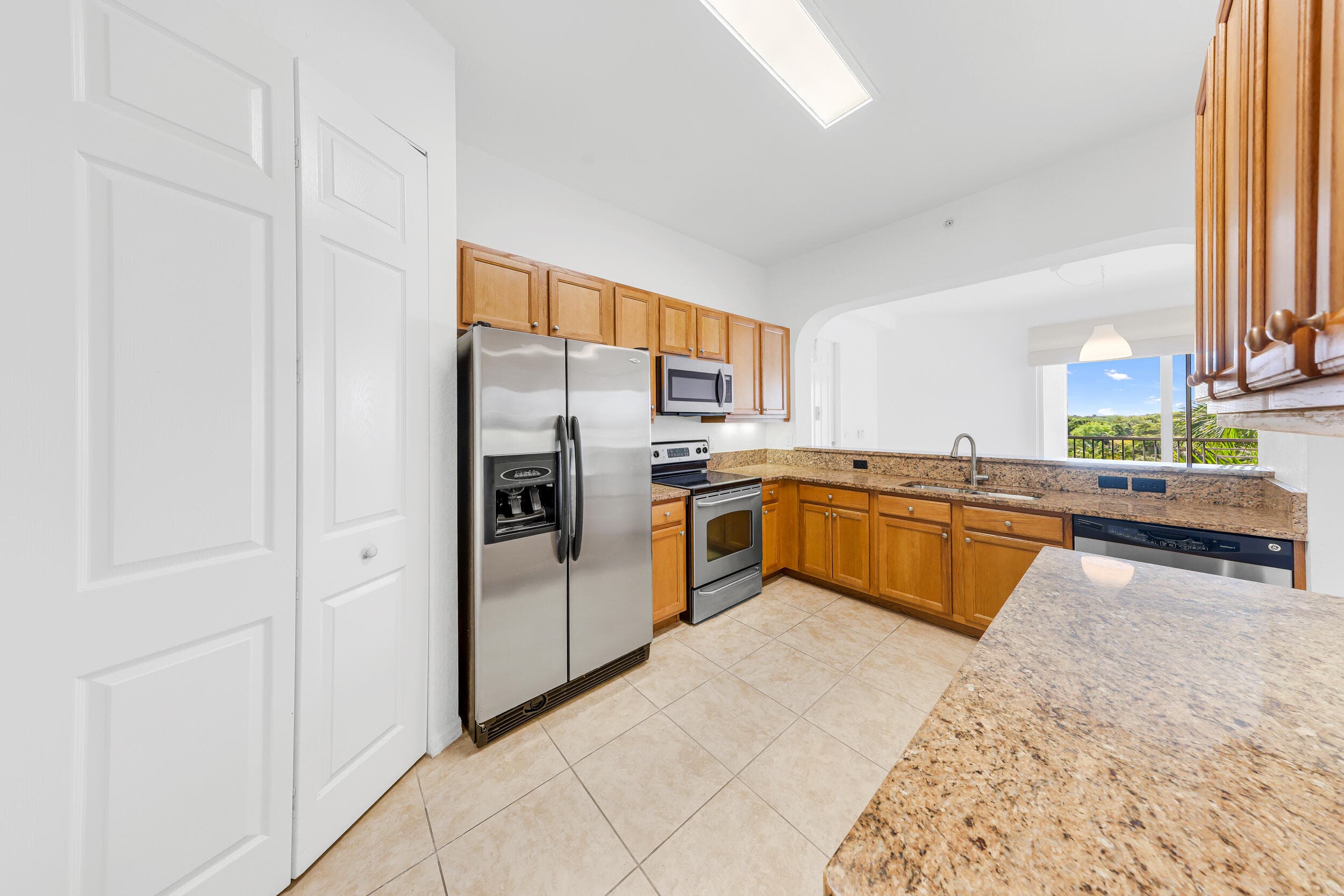 3600 Oaks Clubhouse Drive 501, Pompano Beach, FL 33069 — photo 4 of 28