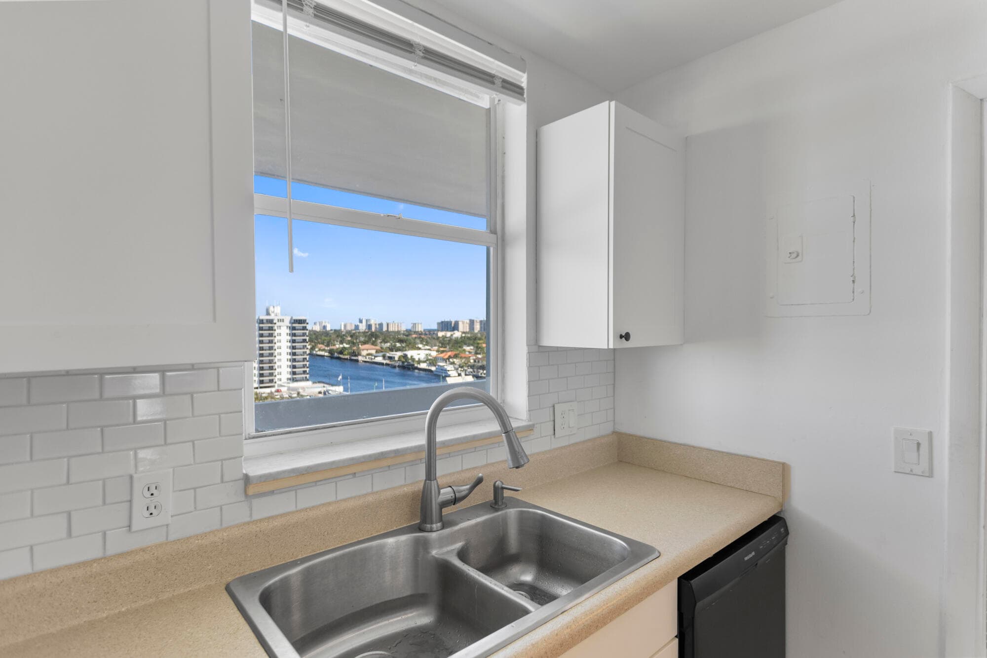 3100 NE 49th Street 1008, Fort Lauderdale, FL 33308 — photo 3 of 43