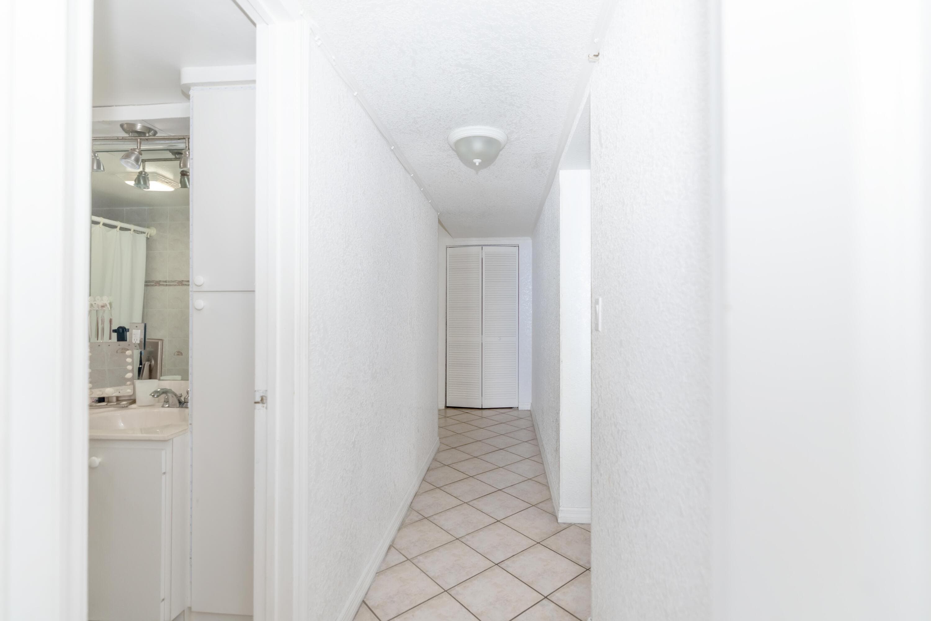 5055 NW 7th Street 610, Miami, FL 33126 — photo 10 of 30