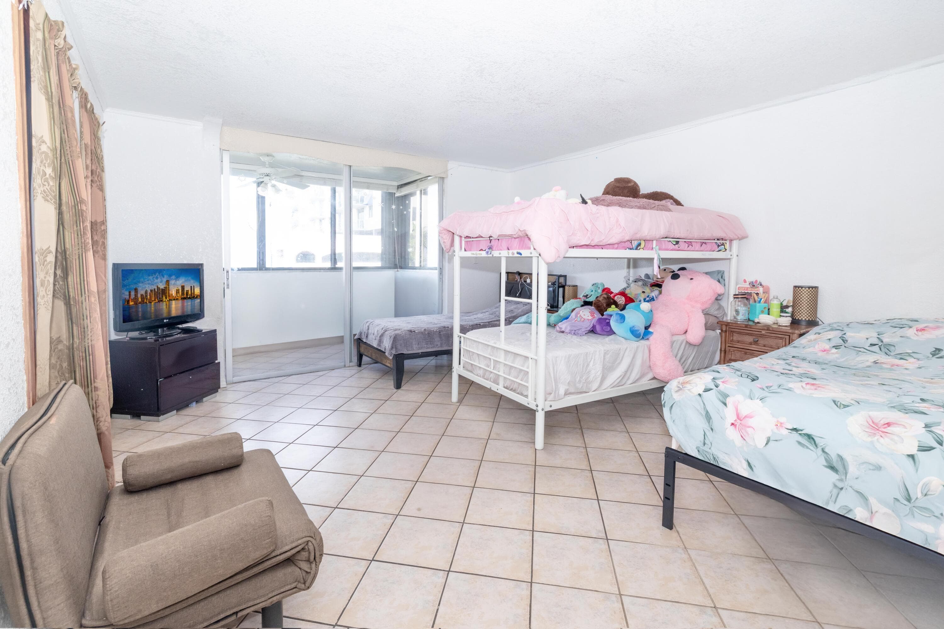 5055 NW 7th Street 610, Miami, FL 33126 — photo 22 of 30