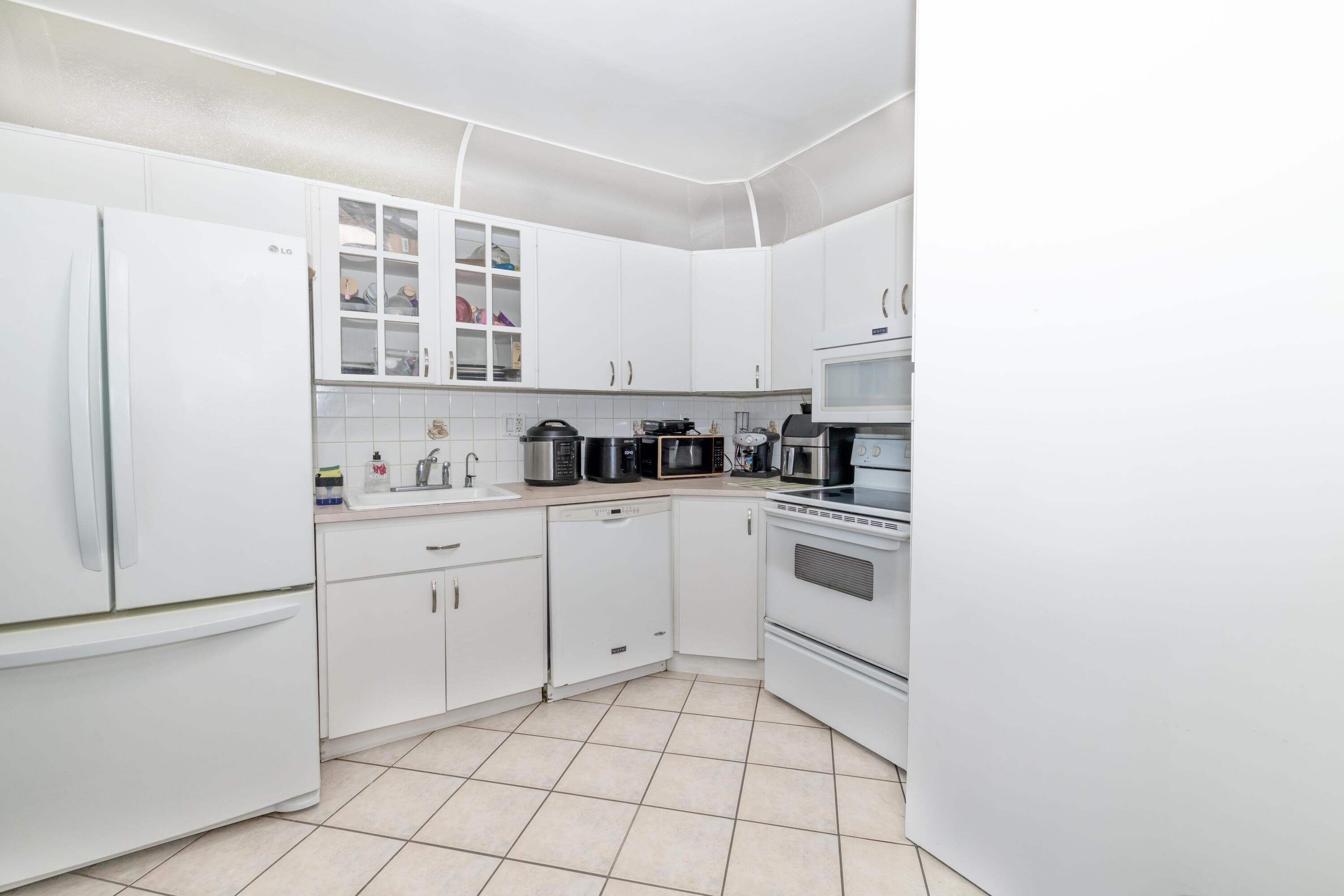 5055 NW 7th Street 610, Miami, FL 33126 — photo 26 of 30