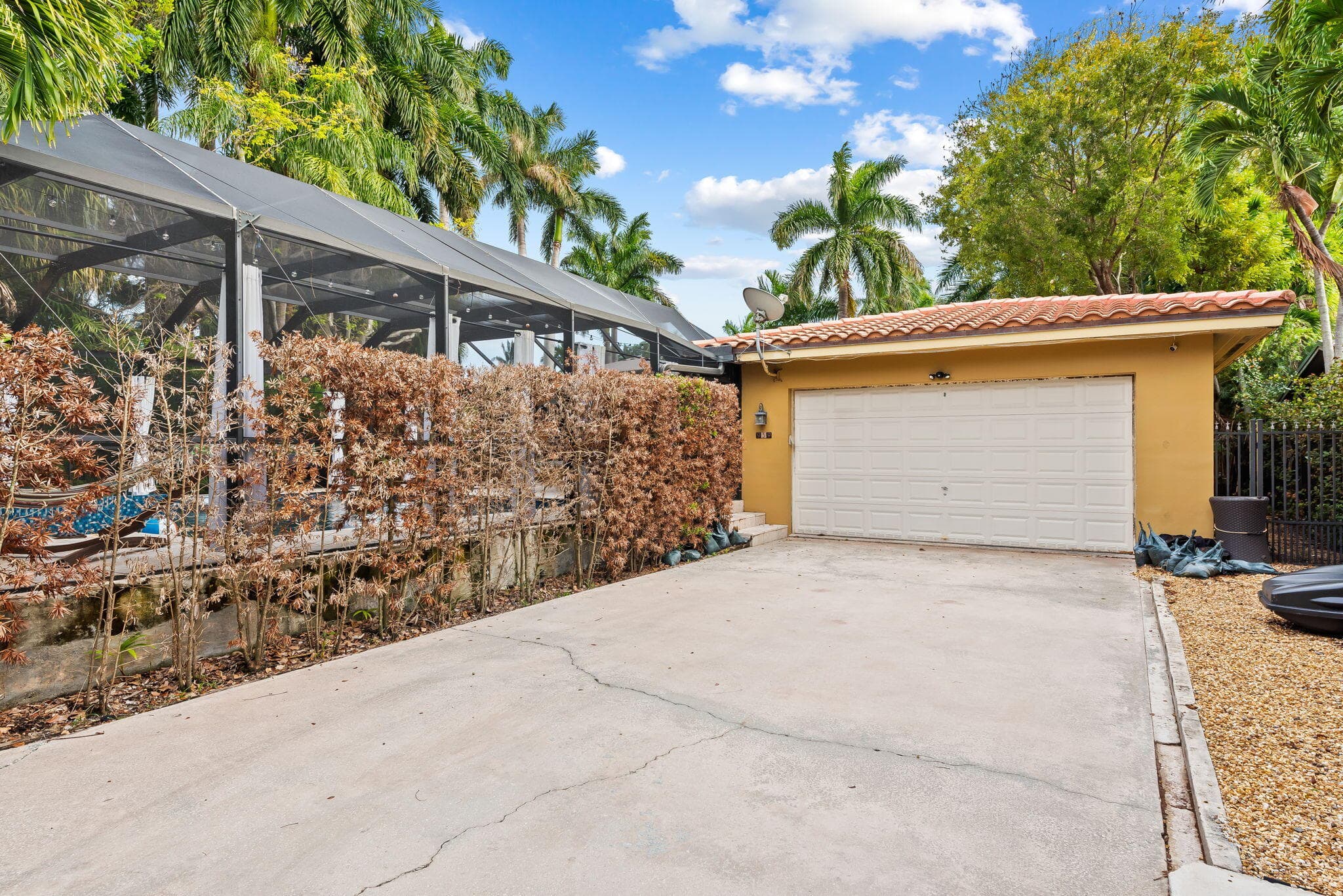 939 Buchanan Street, Hollywood, FL 33019 — photo 8 of 29