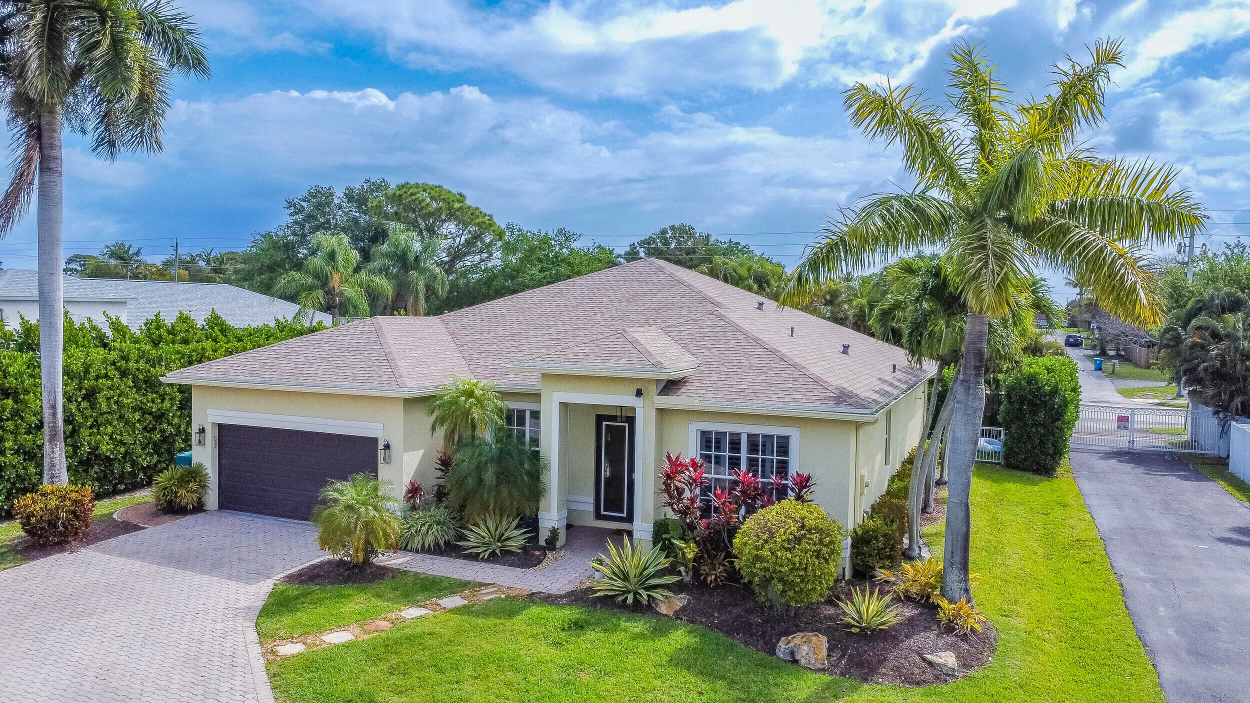 48 Lake Eden Drive, Boynton Beach, FL 33435 — photo 1 of 31