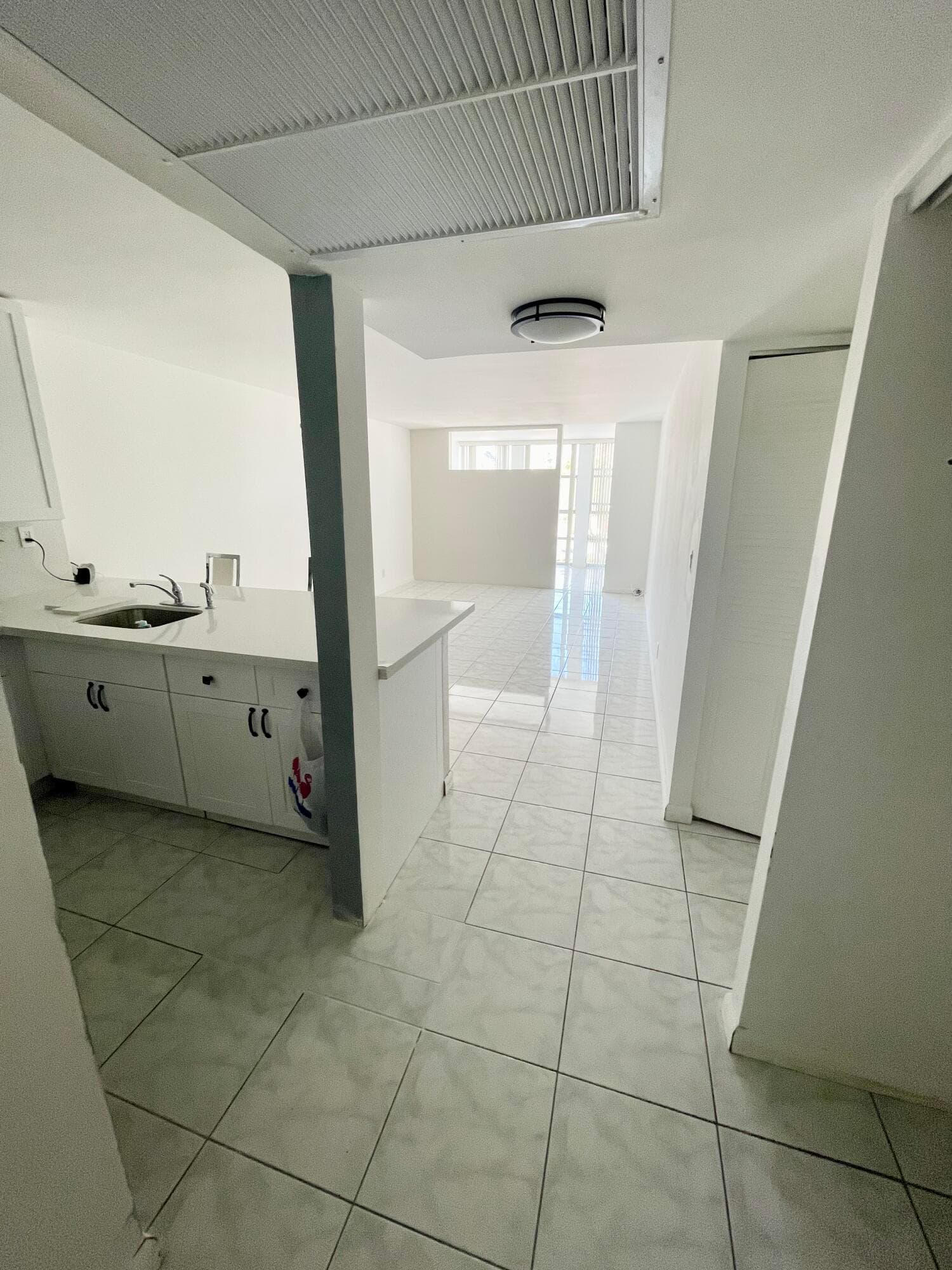 2000 Atlantic Shores Boulevard 306, Hallandale Beach, FL 33009 — photo 5 of 13