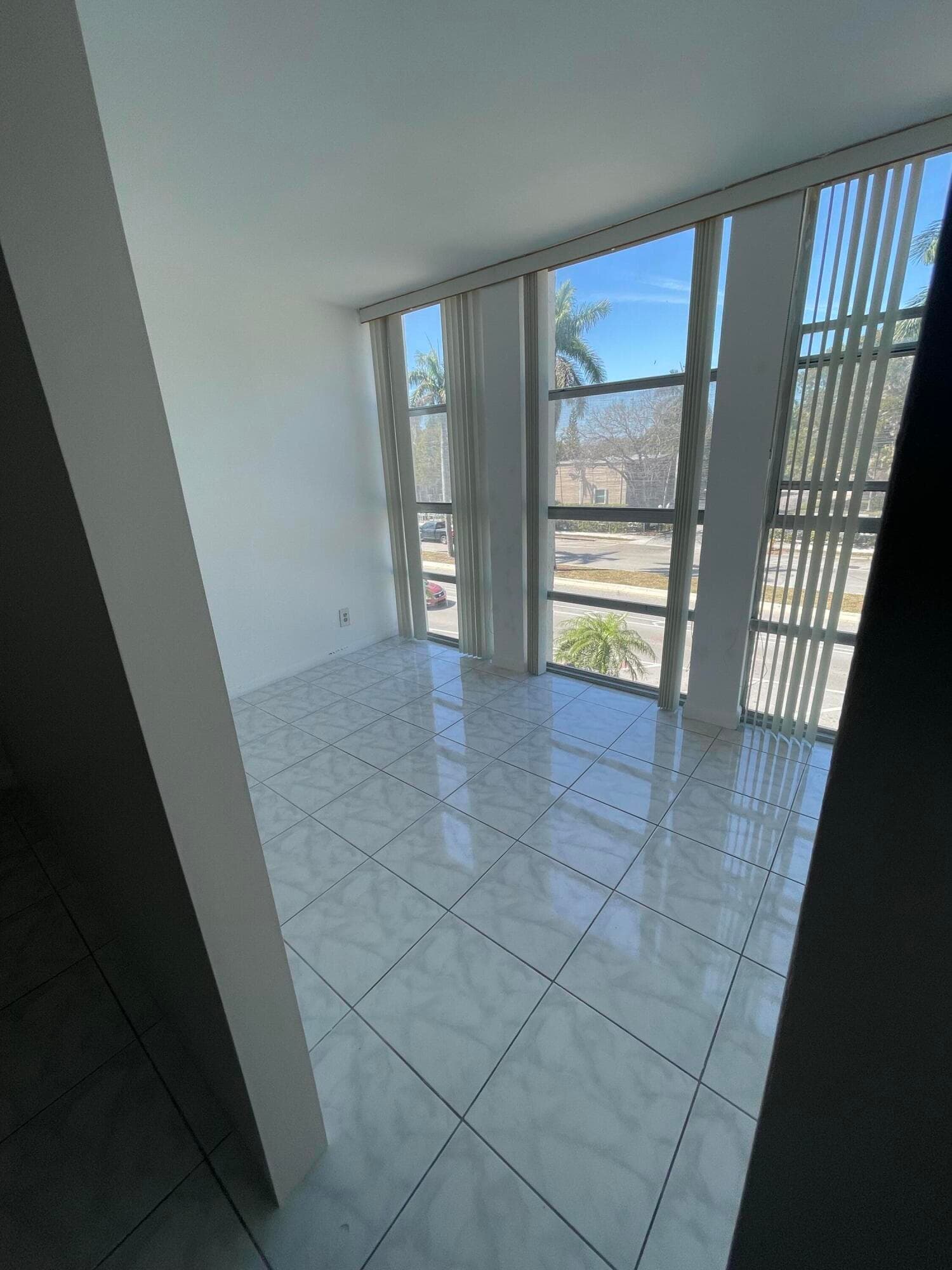 2000 Atlantic Shores Boulevard 306, Hallandale Beach, FL 33009 — photo 8 of 13
