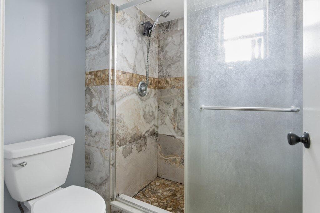 8030 Hampton Boulevard 404, North Lauderdale, FL 33068 — photo 13 of 21