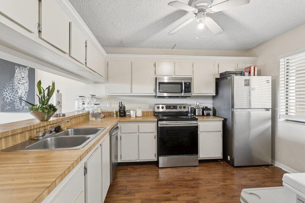 8030 Hampton Boulevard 404, North Lauderdale, FL 33068 — photo 5 of 21