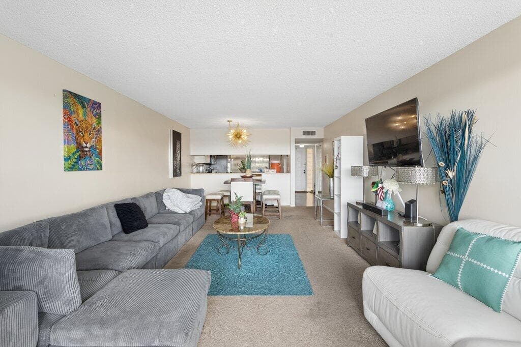 8030 Hampton Boulevard 404, North Lauderdale, FL 33068 — photo 2 of 21