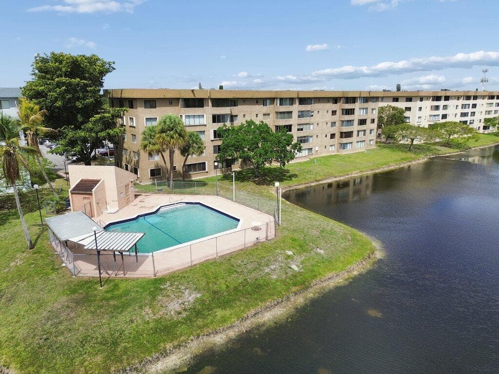 8030 Hampton Boulevard 404, North Lauderdale, FL 33068 — photo 17 of 21