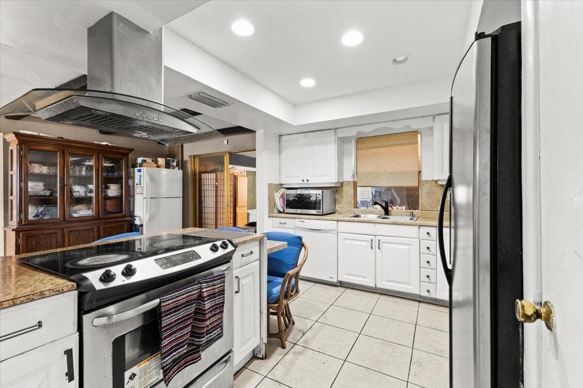 1091 NW 46th Avenue, Lauderhill, FL 33313 — photo 8 of 20