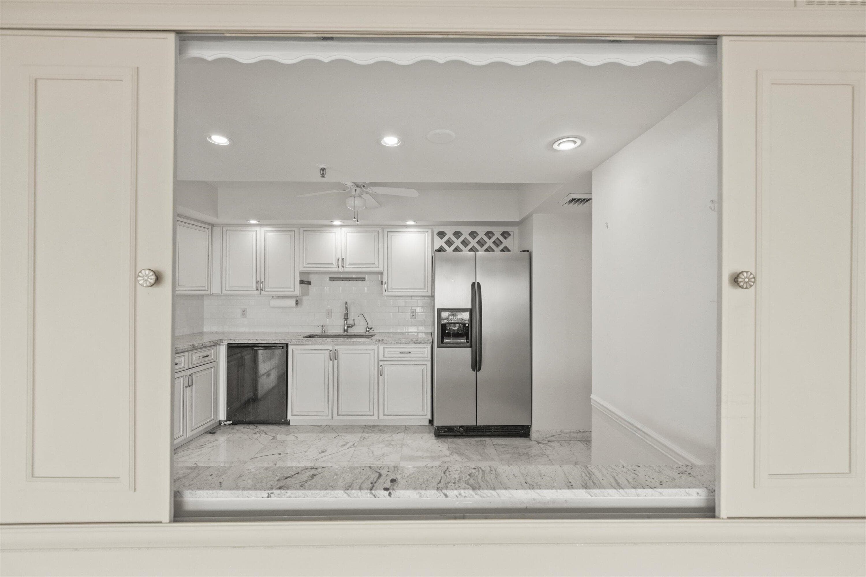 2480 Presidential Way 704, West Palm Beach, FL 33401 — photo 15 of 36