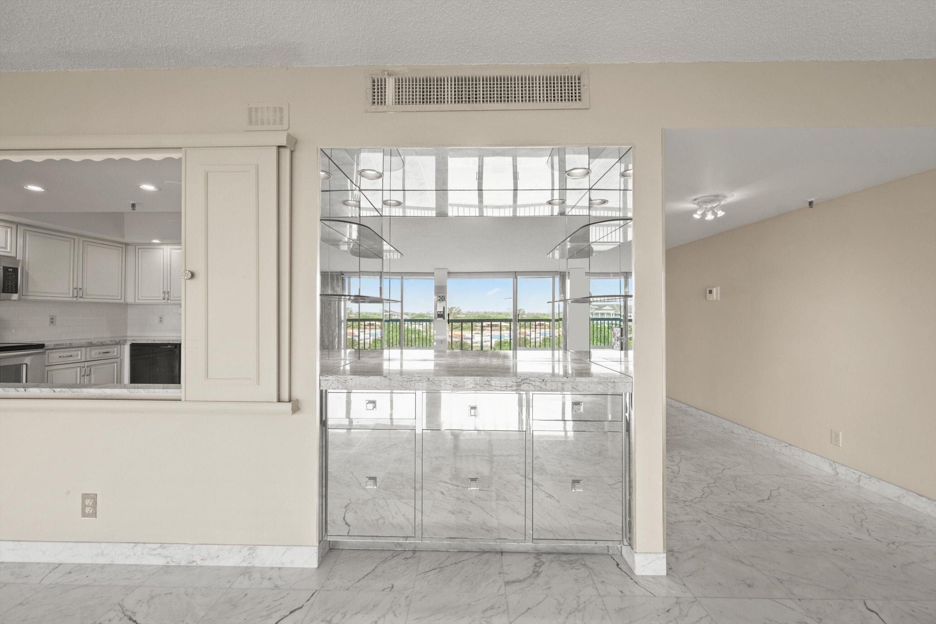 2480 Presidential Way 704, West Palm Beach, FL 33401 — photo 11 of 36