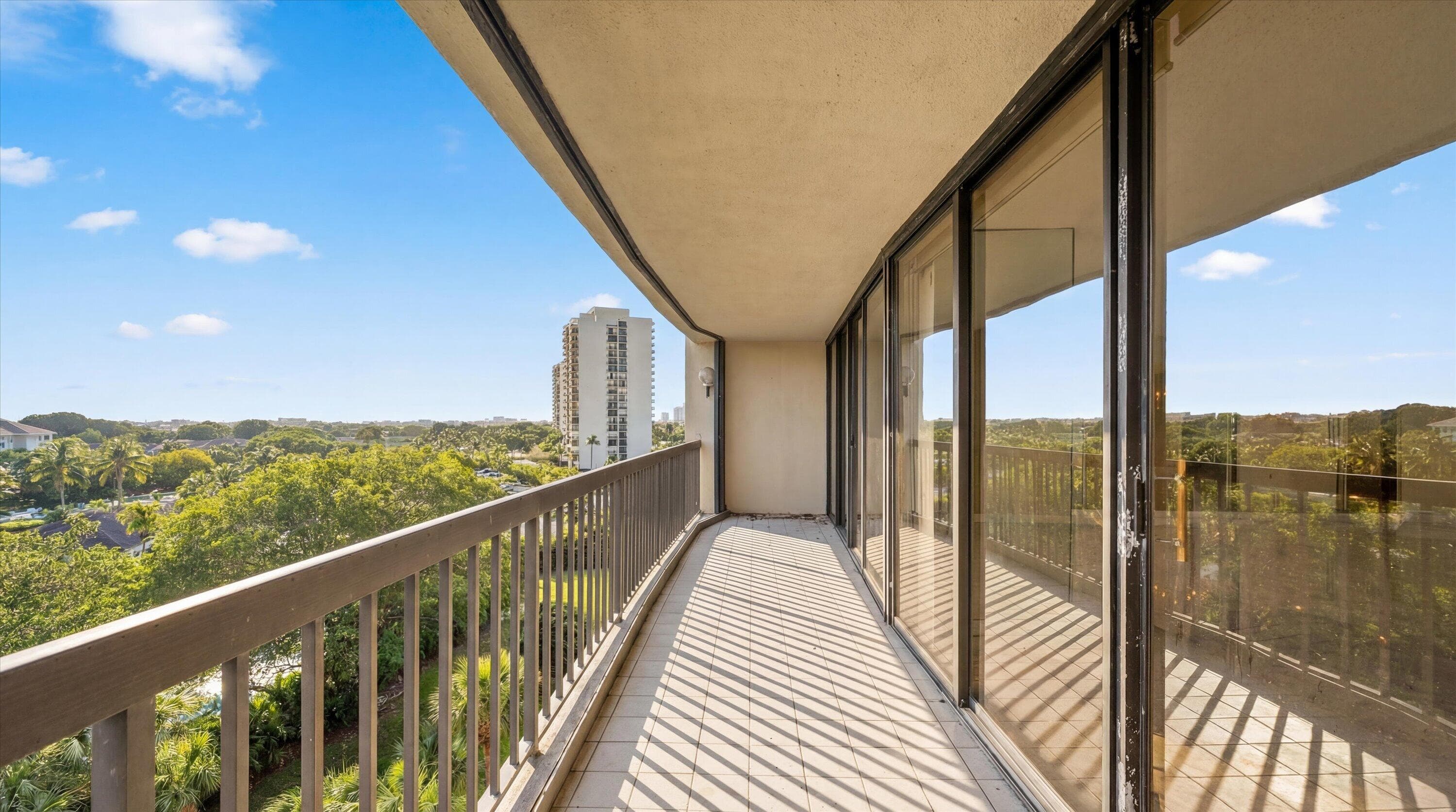 2480 Presidential Way 704, West Palm Beach, FL 33401 — photo 5 of 36
