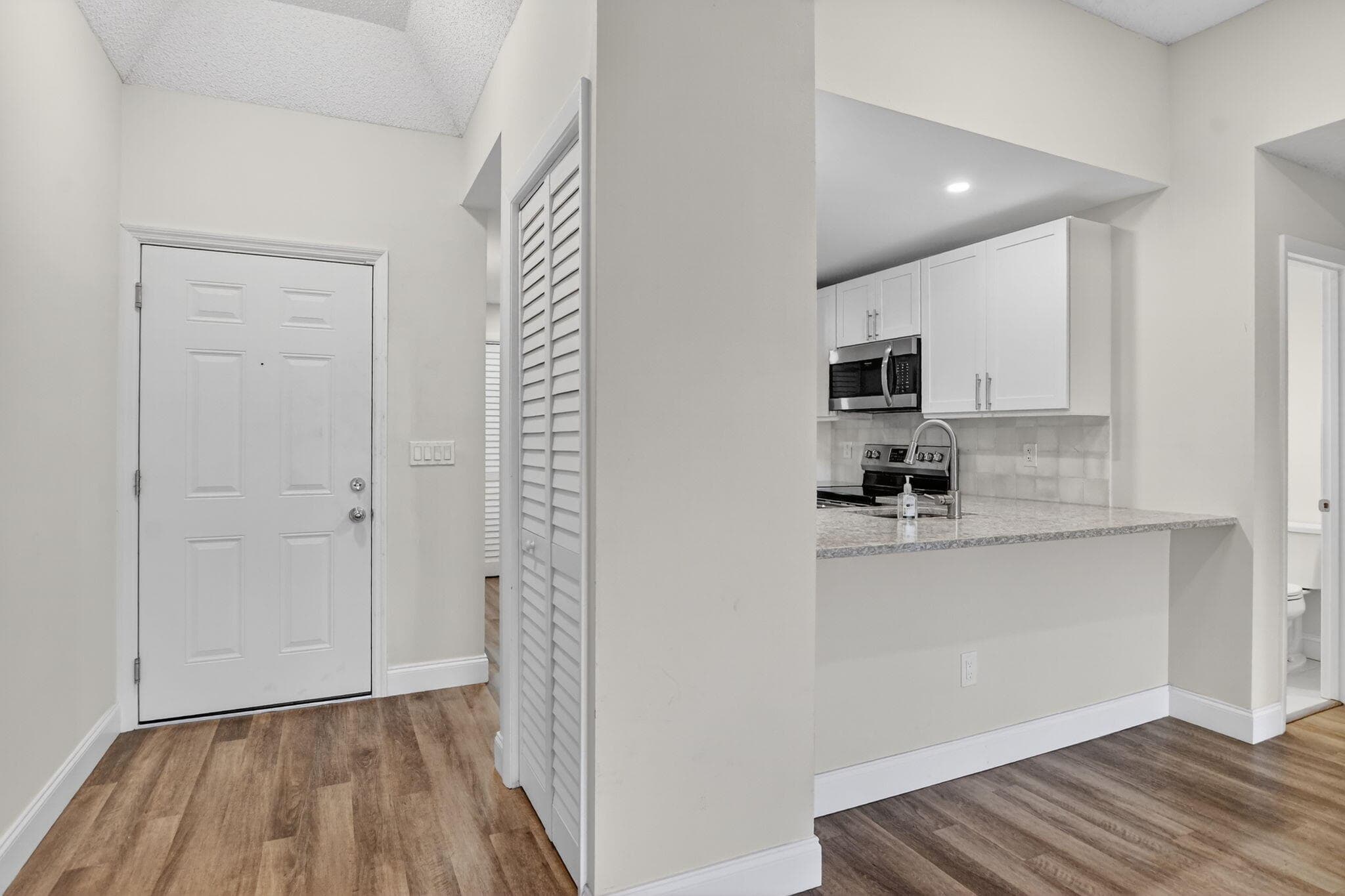 7472 La Paz Boulevard 304, Boca Raton, FL 33433 — photo 3 of 36