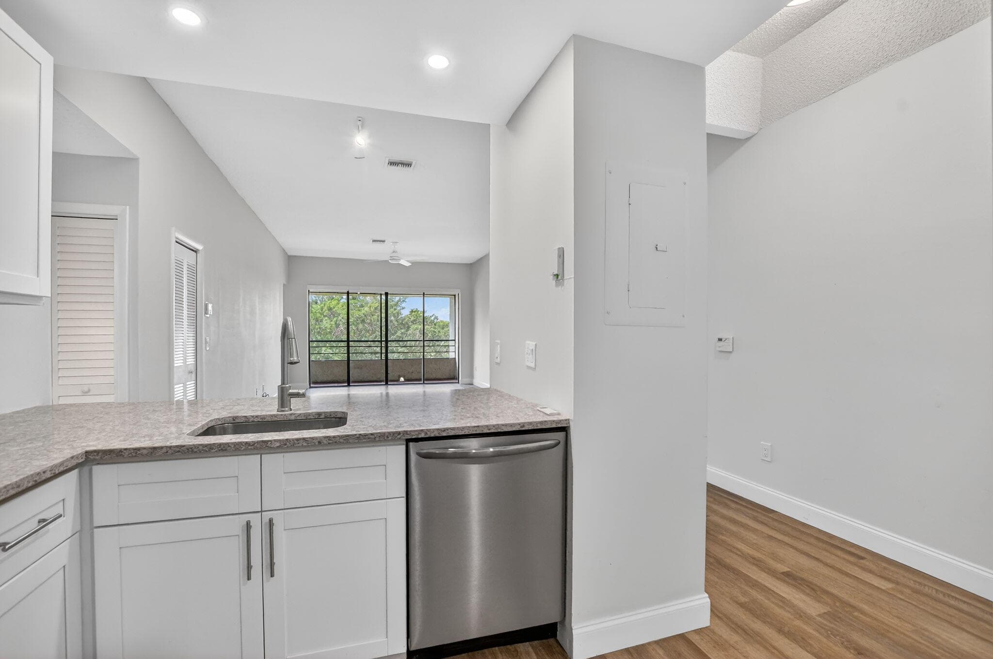 7472 La Paz Boulevard 304, Boca Raton, FL 33433 — photo 11 of 36