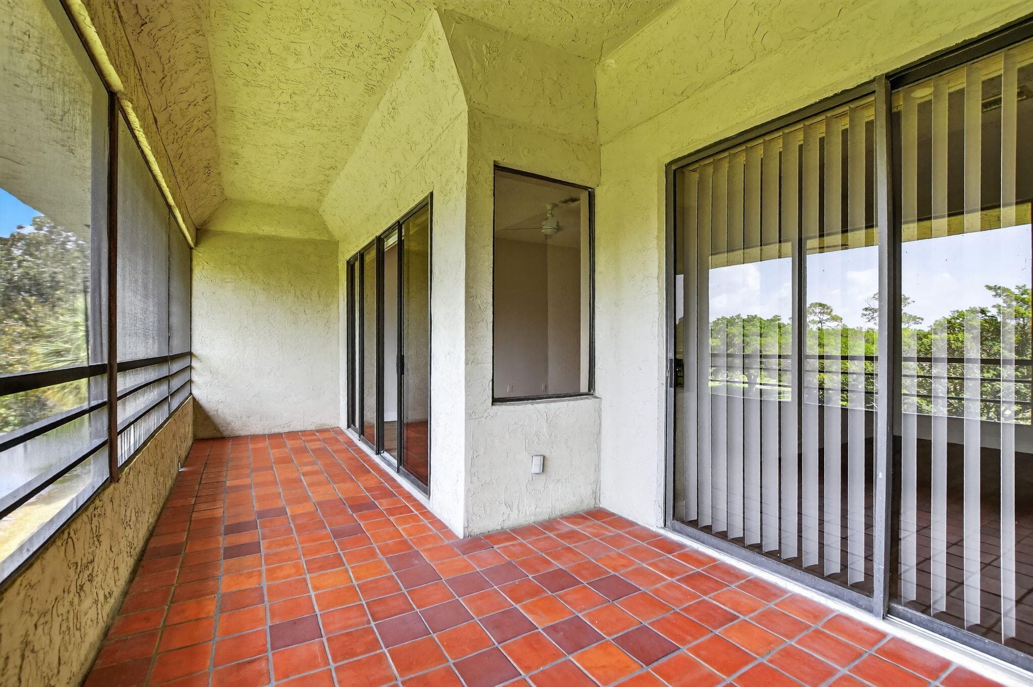 7472 La Paz Boulevard 304, Boca Raton, FL 33433 — photo 28 of 36