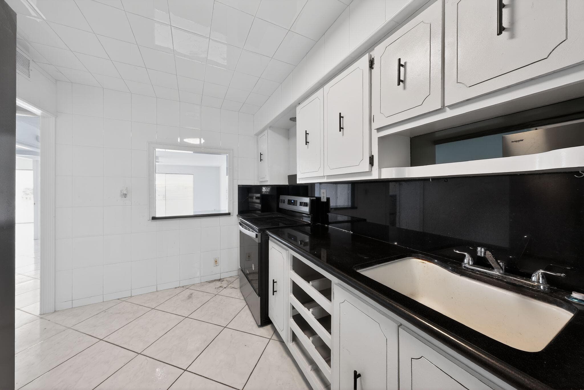 400 Golden Isles Drive 37, Hallandale Beach, FL 33009 — photo 13 of 29