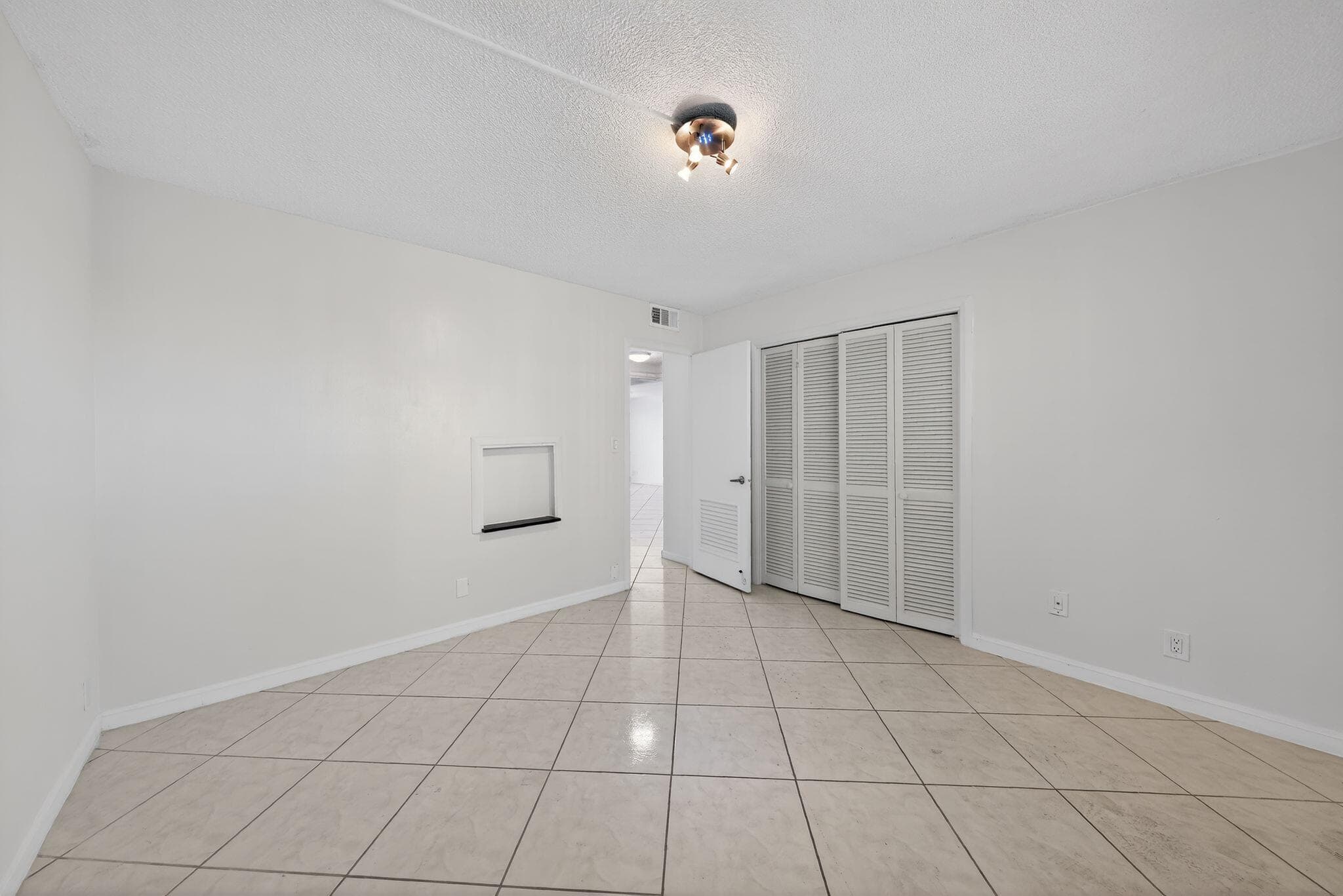 400 Golden Isles Drive 37, Hallandale Beach, FL 33009 — photo 23 of 29