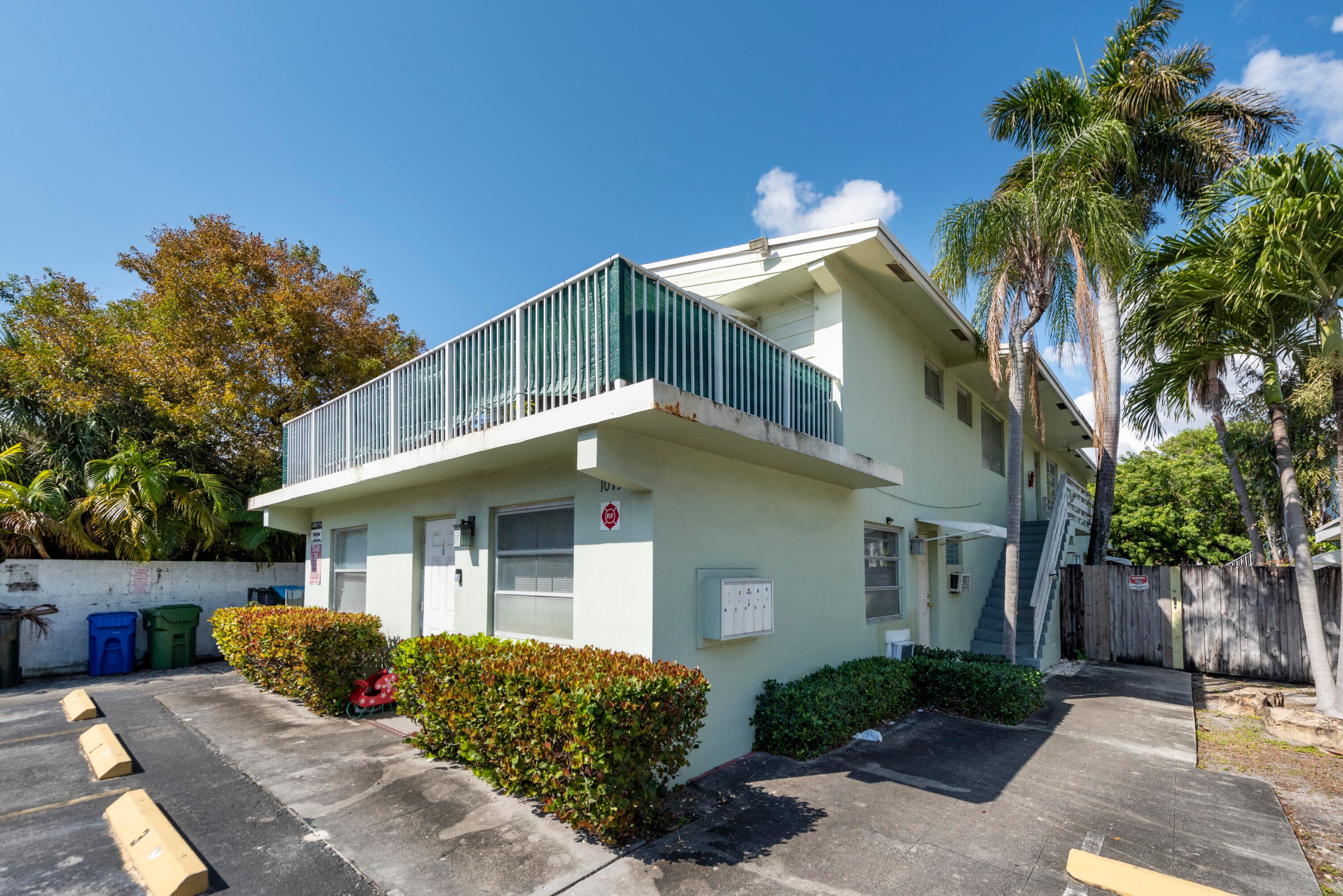 1015 NE 9th Avenue 2, Fort Lauderdale, FL 33304 — photo 1 of 17