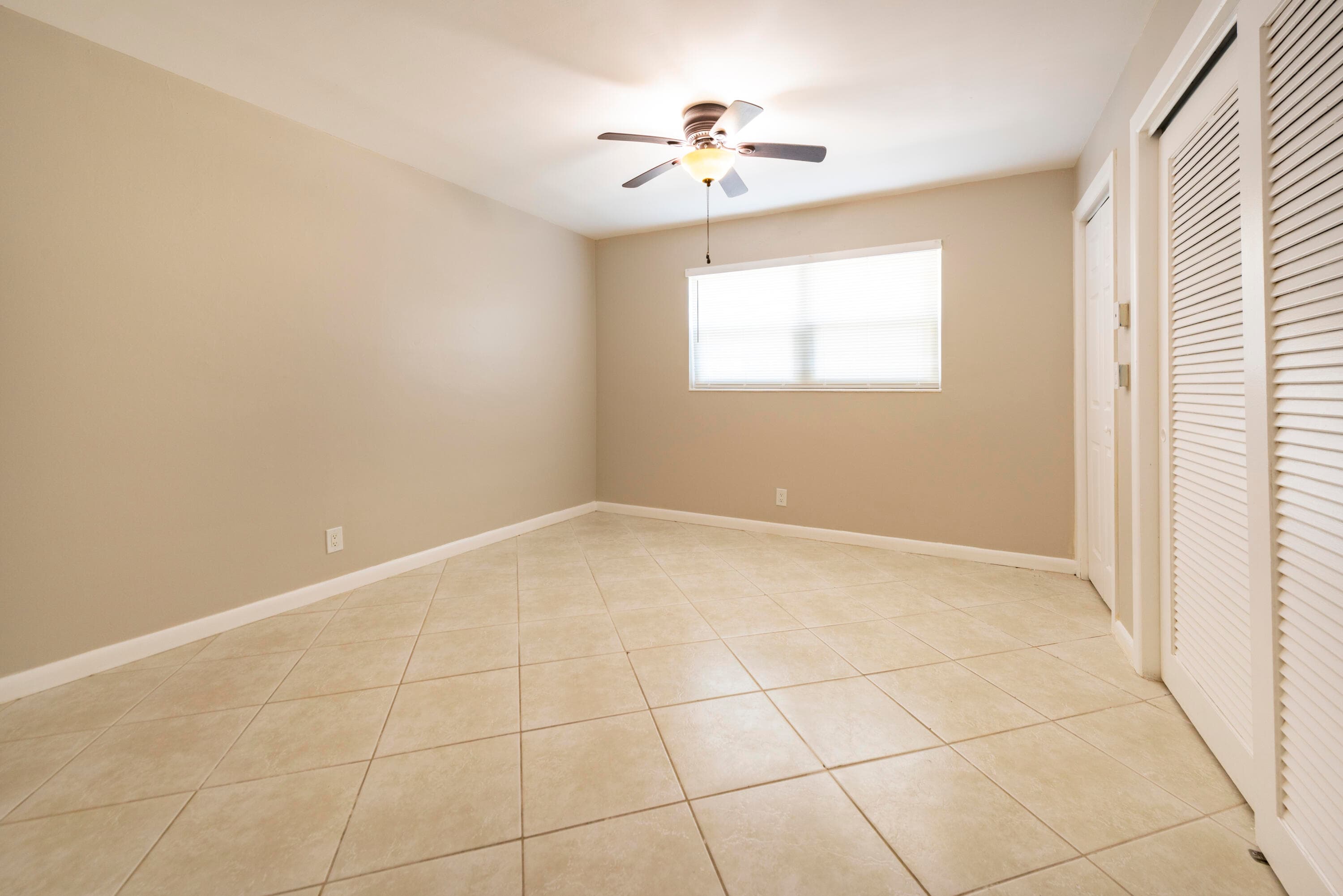 1015 NE 9th Avenue 2, Fort Lauderdale, FL 33304 — photo 9 of 17