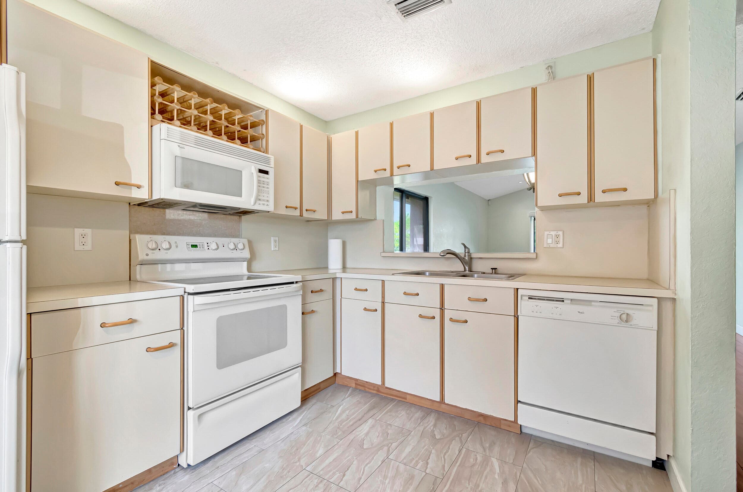 351 Club Circle 207, Boca Raton, FL 33487 — photo 7 of 26