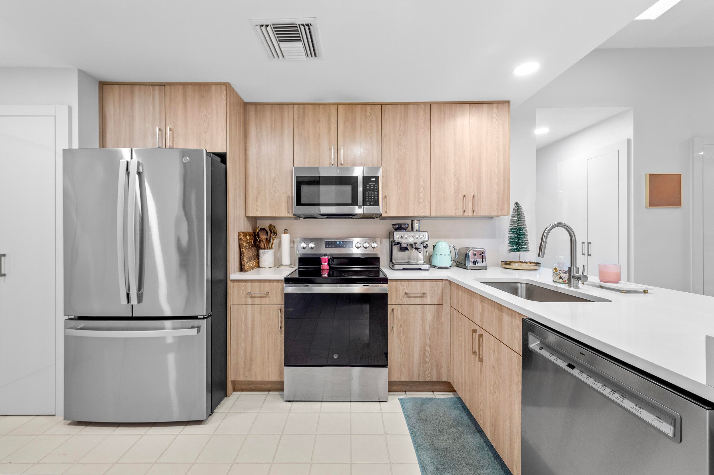 7460 La Paz Boulevard 304, Boca Raton, FL 33433 — photo 5 of 37