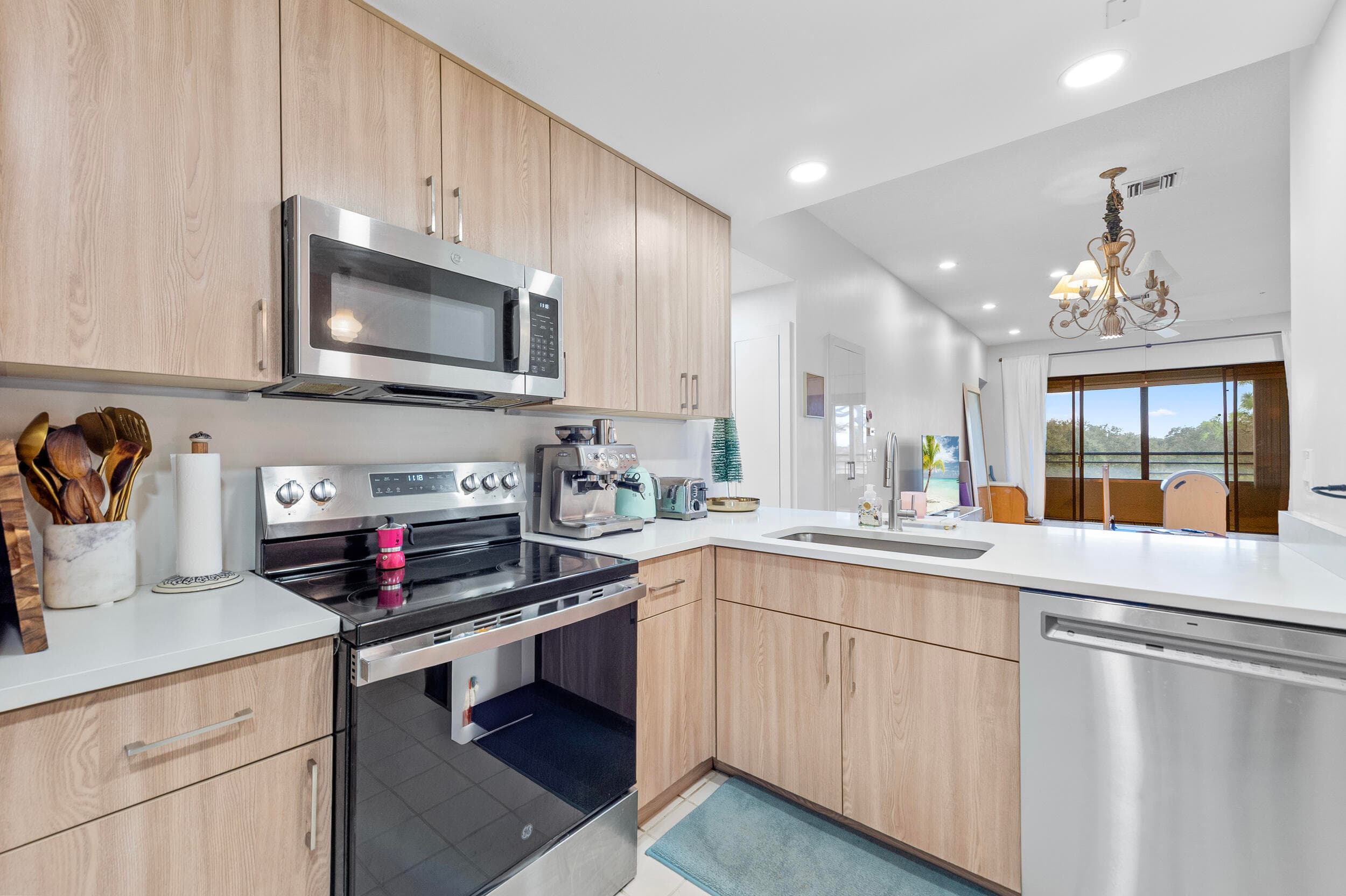 7460 La Paz Boulevard 304, Boca Raton, FL 33433 — photo 6 of 37