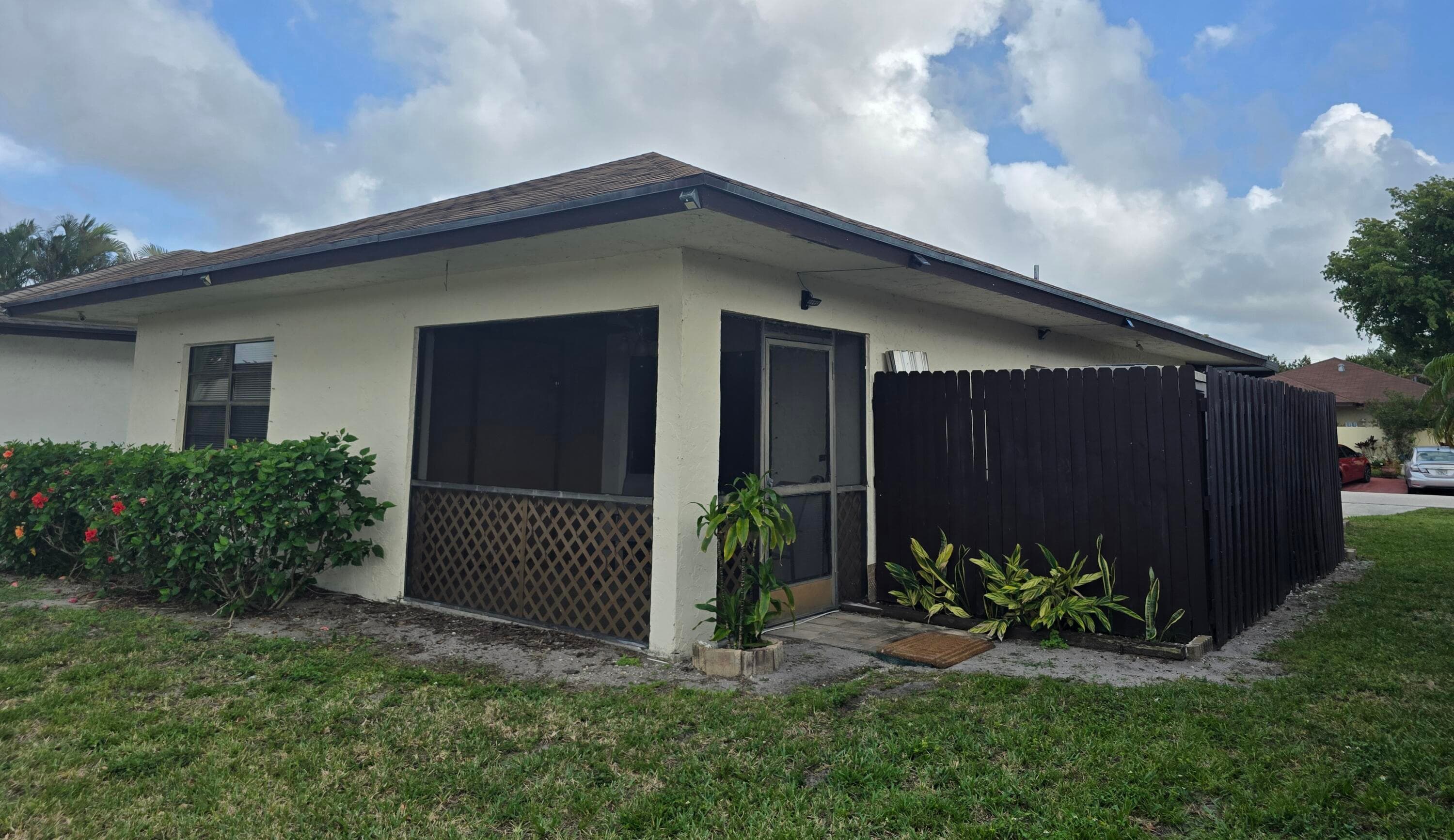 5255 Mendoza Street, West Palm Beach, FL 33415 — photo 4 of 45