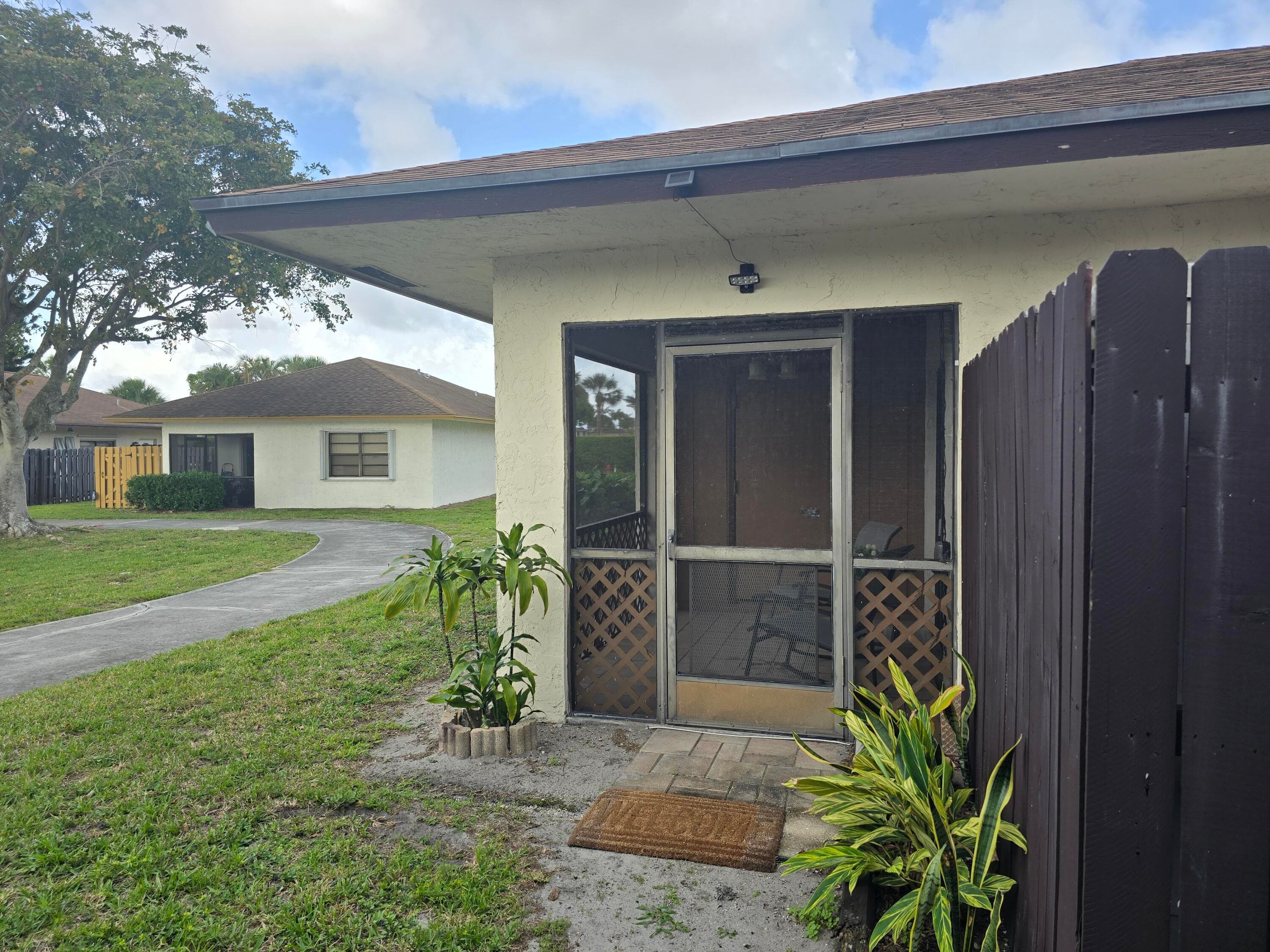 5255 Mendoza Street, West Palm Beach, FL 33415 — photo 6 of 45