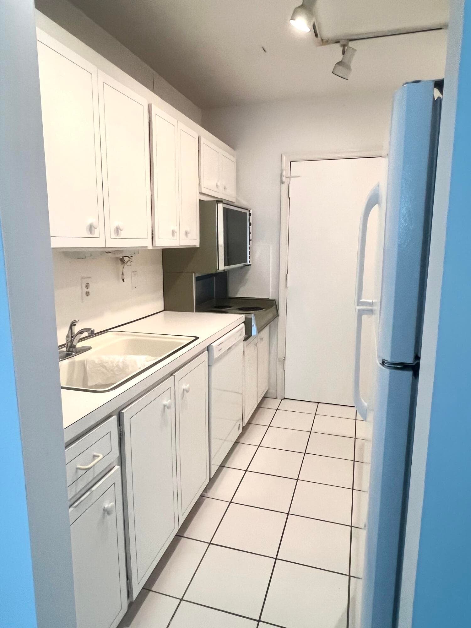 2191 NE 68th Street 427, Fort Lauderdale, FL 33308 — photo 3 of 17