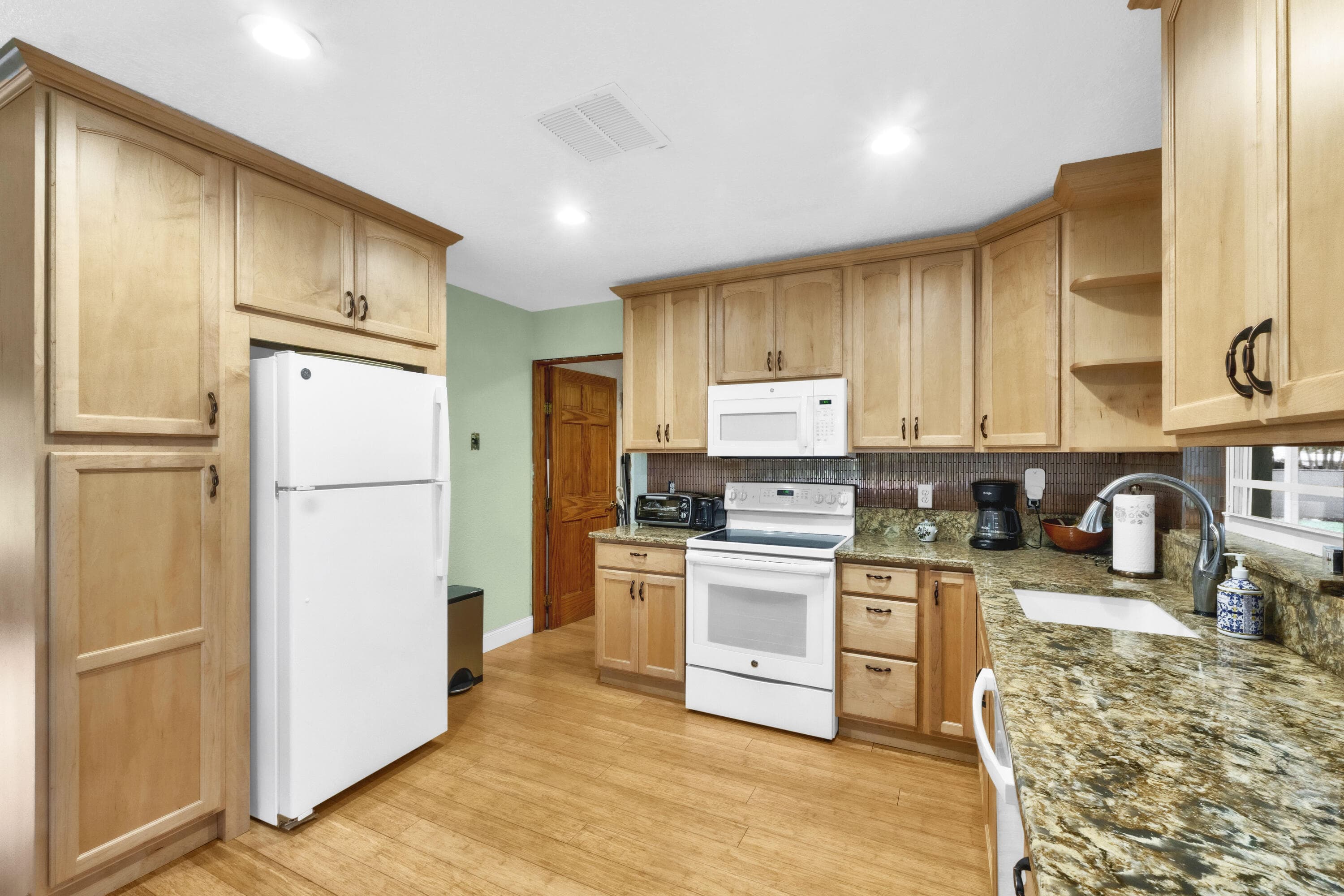 6863 Imperial Drive, West Palm Beach, FL 33411 — photo 20 of 44