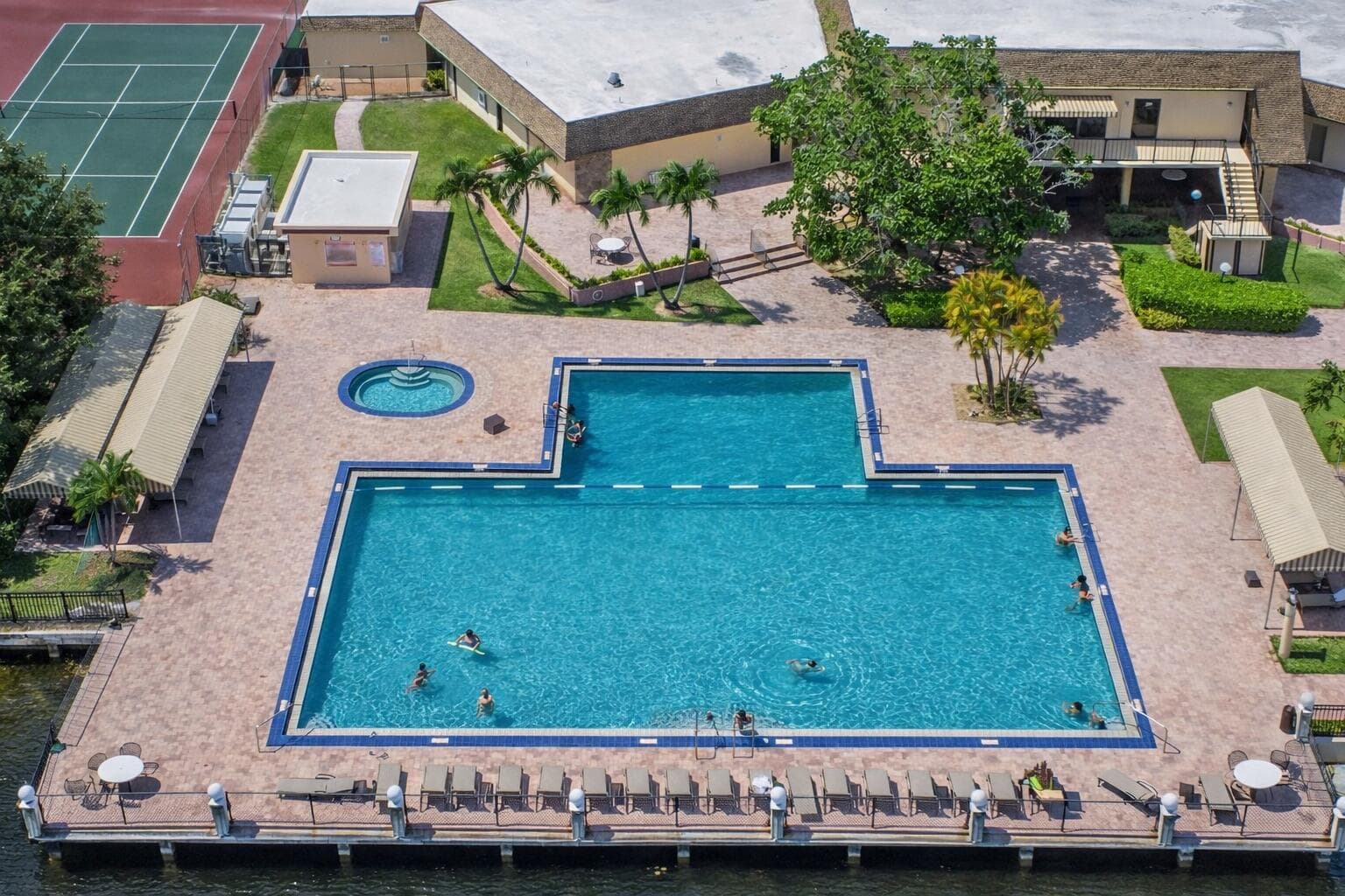 300 Berkley Road 112, Hollywood, FL 33024 — photo 4 of 19