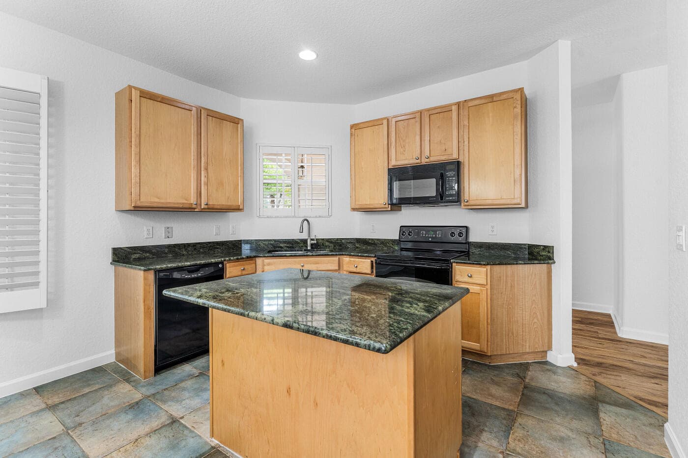 8058 Murano Circle, Palm Beach Gardens, FL 33418 — photo 12 of 42