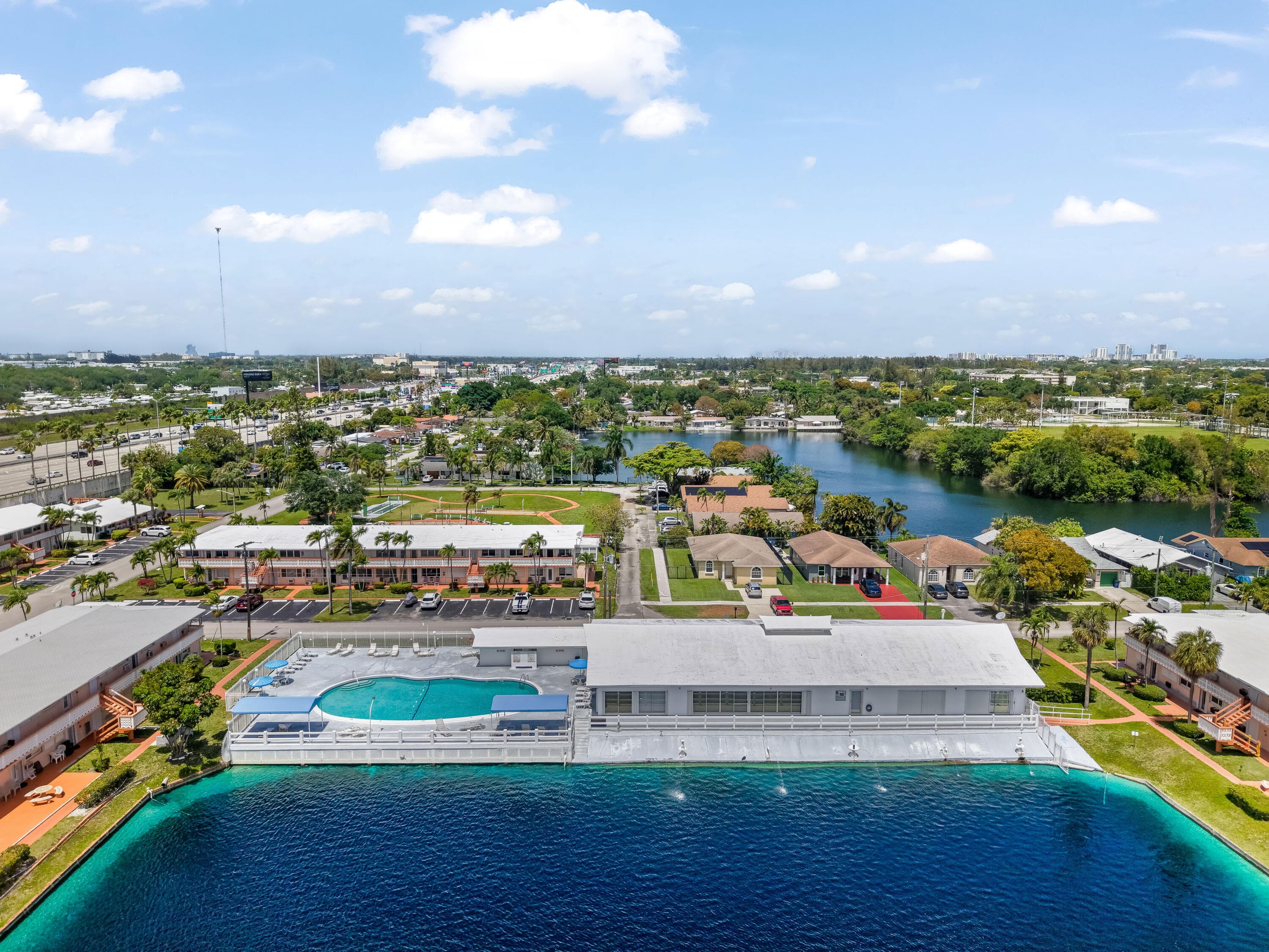 1000 SW 10th Avenue 9, Hallandale Beach, FL 33009 — photo 9 of 51