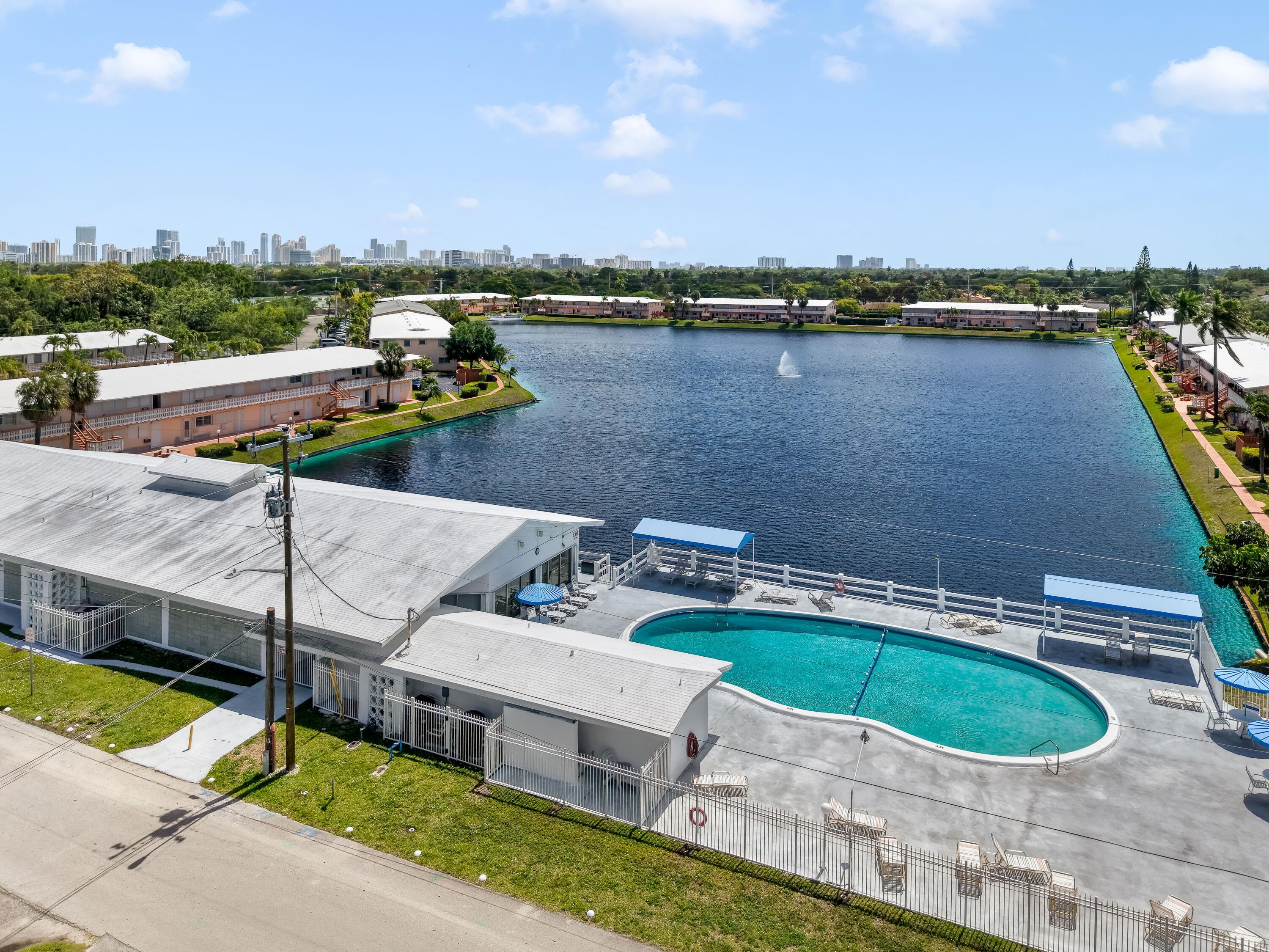 1000 SW 10th Avenue 9, Hallandale Beach, FL 33009 — photo 10 of 51