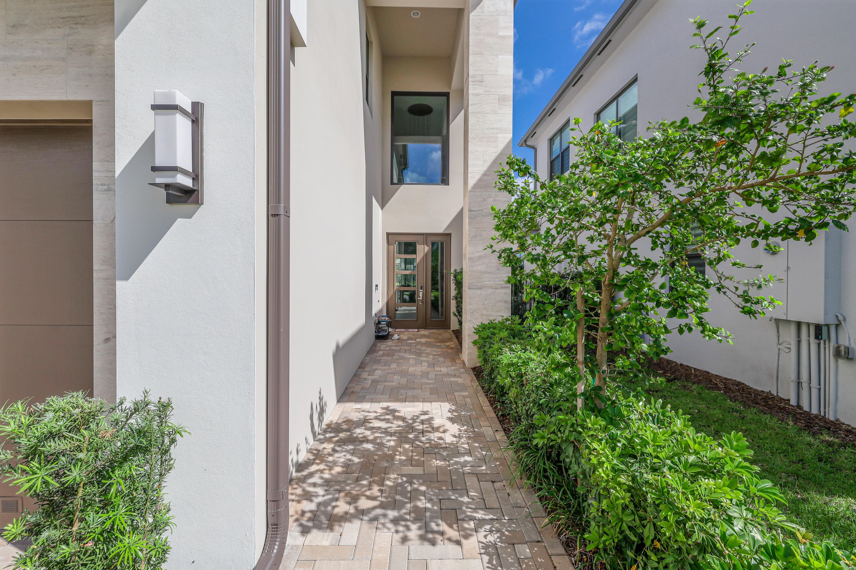 8283 Royal County Down Road, Boca Raton, FL 33434 — photo 4 of 88