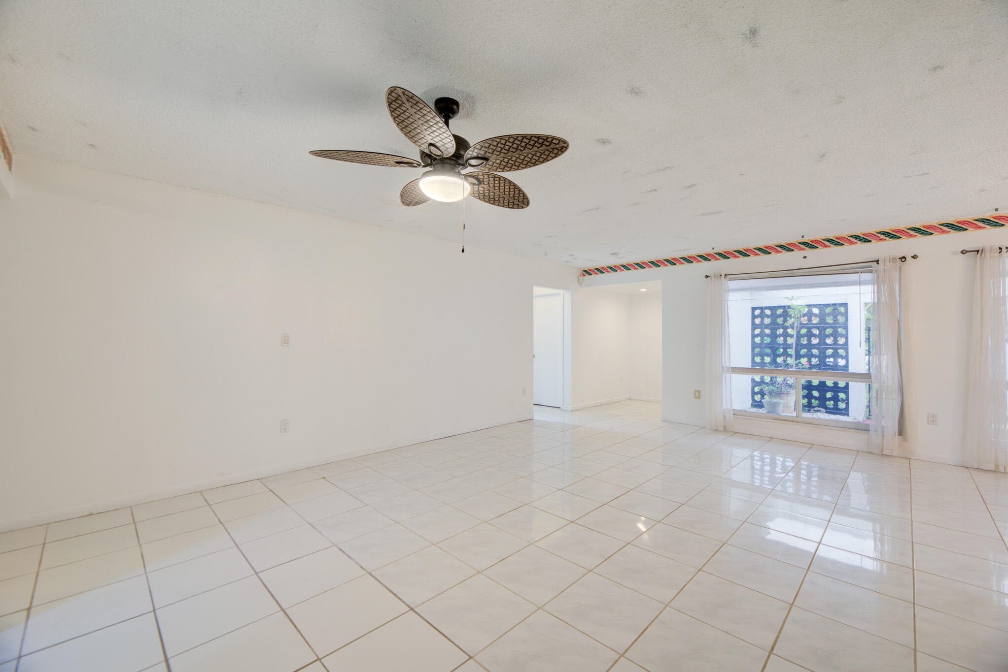 Single Family Residence in Miramar — photo 12 of 37