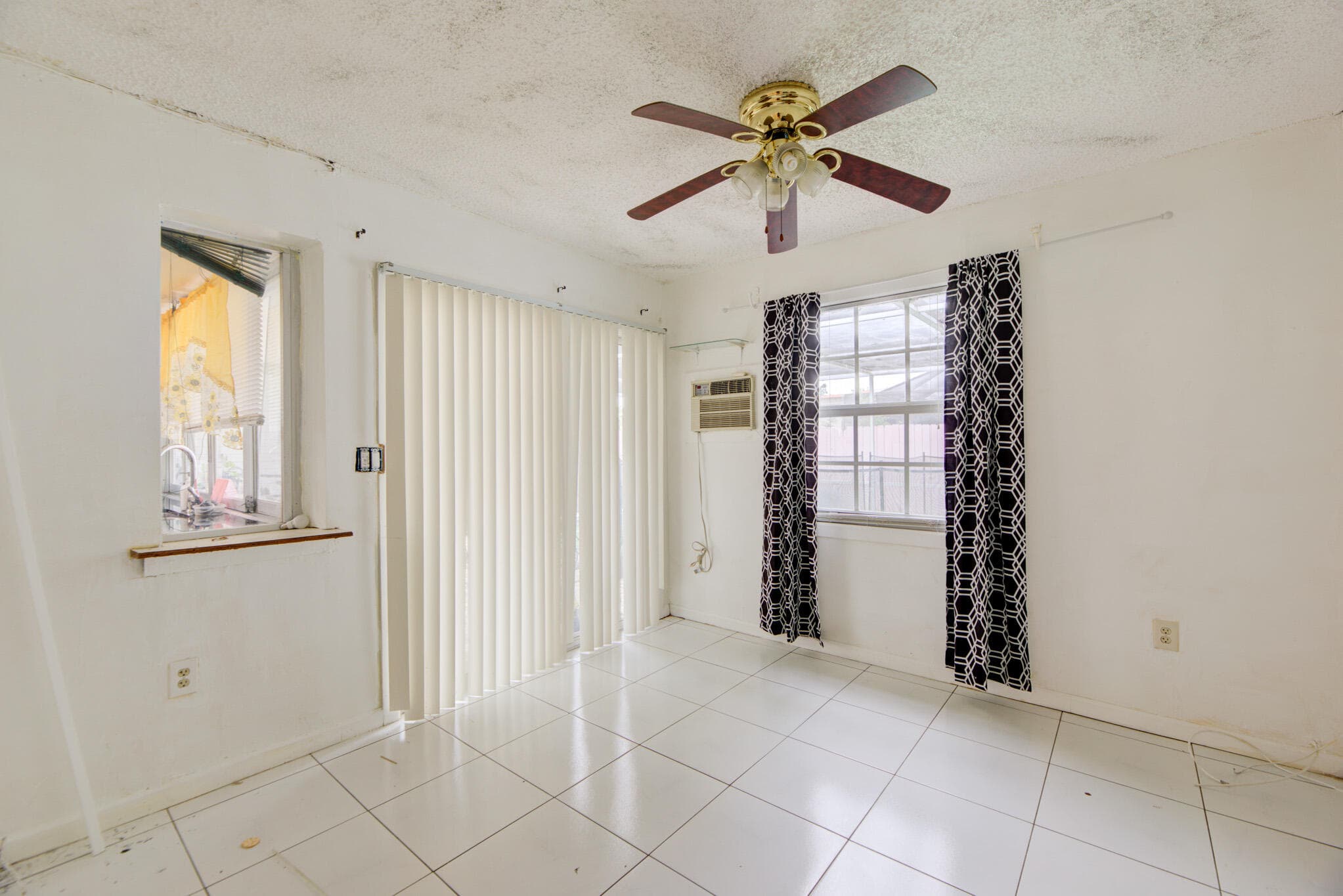 Single Family Residence in Miramar — photo 14 of 37