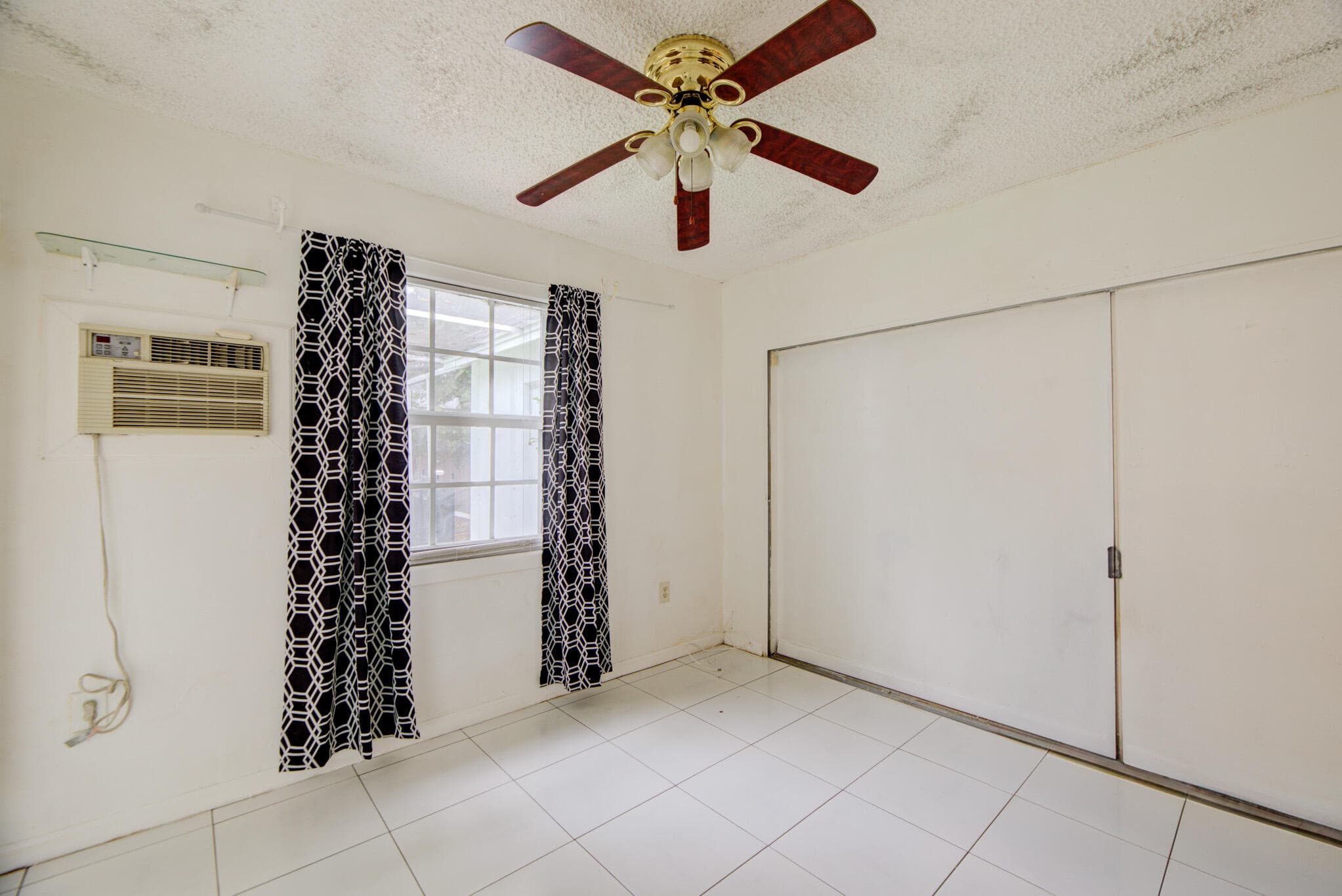 Single Family Residence in Miramar — photo 15 of 37